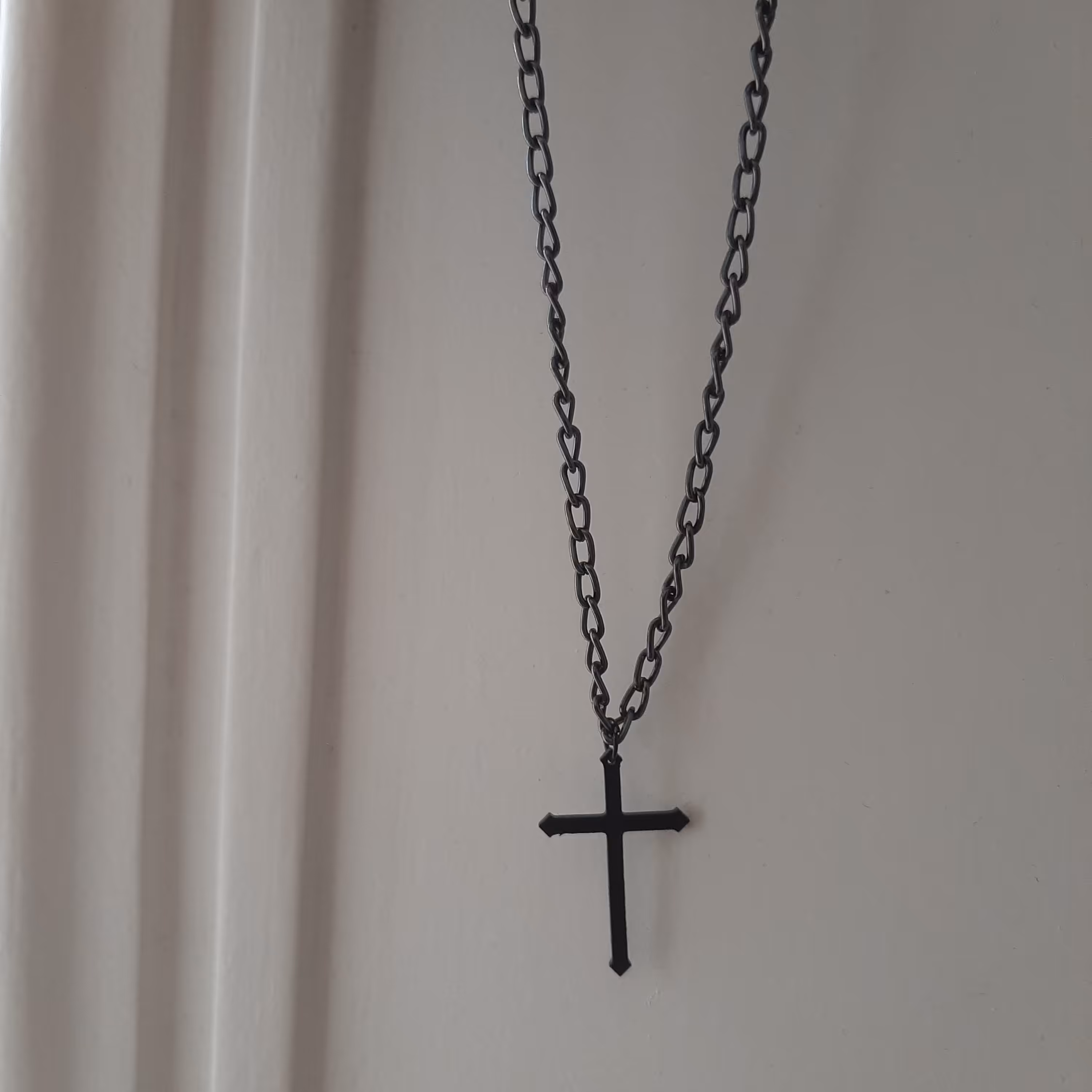 گردنبند صلیب مشکی