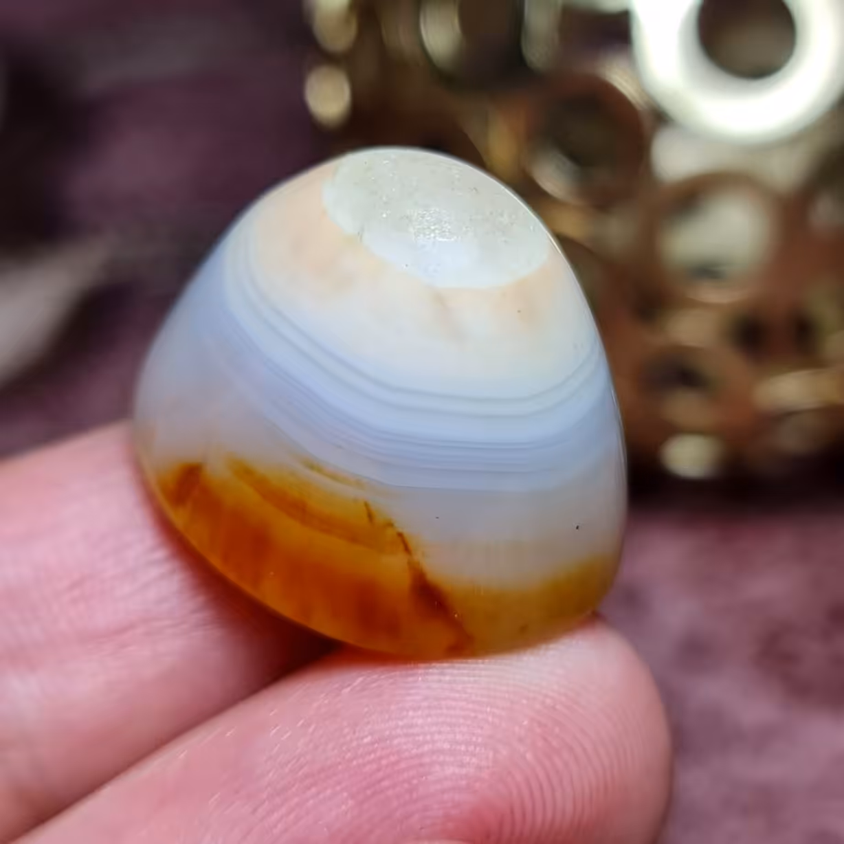  نگین درشت فوق العاده زیبای سنگ عقیق سه پوست خراسانی اصل معدنی
کد 25196
