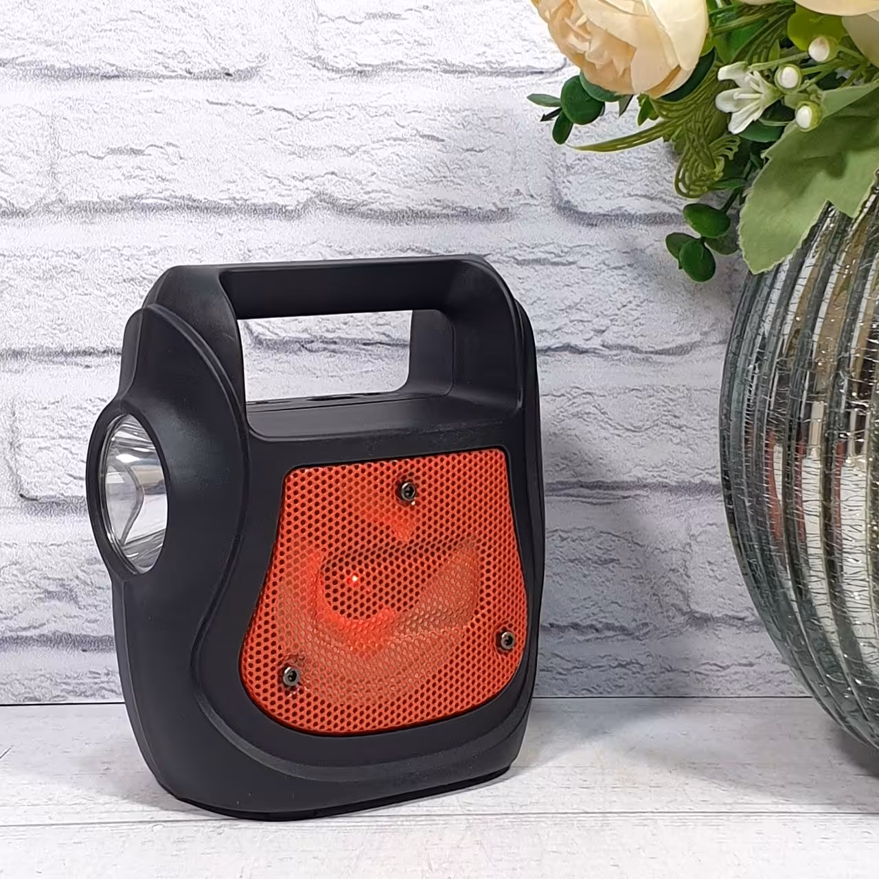 اسپیکر بلوتوثی قابل حمل مدل GTS 1533 بلندگو و رادیو با چراغ قوه و رقص نور