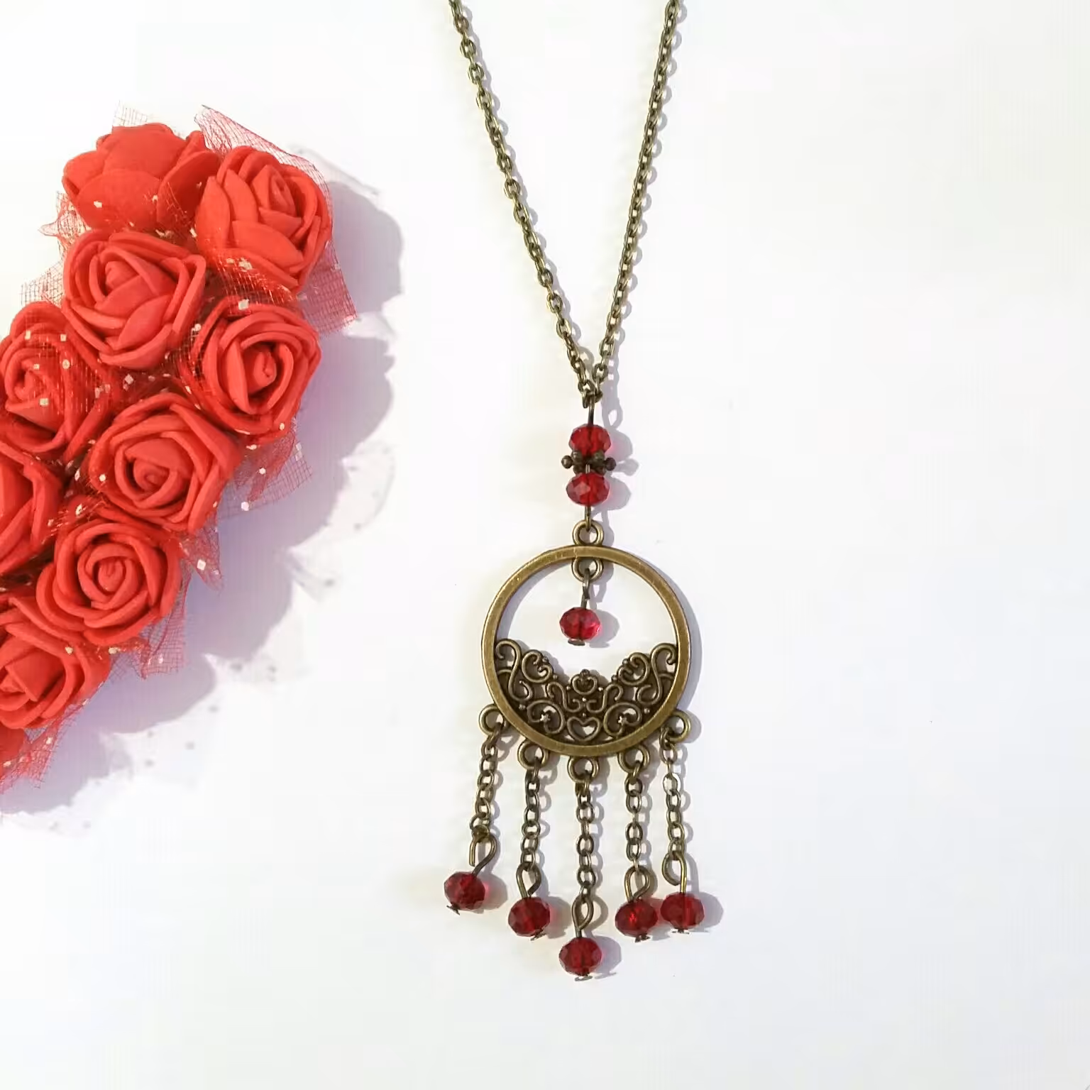 گردنبند برنزی سنتی با کریستال سرخ