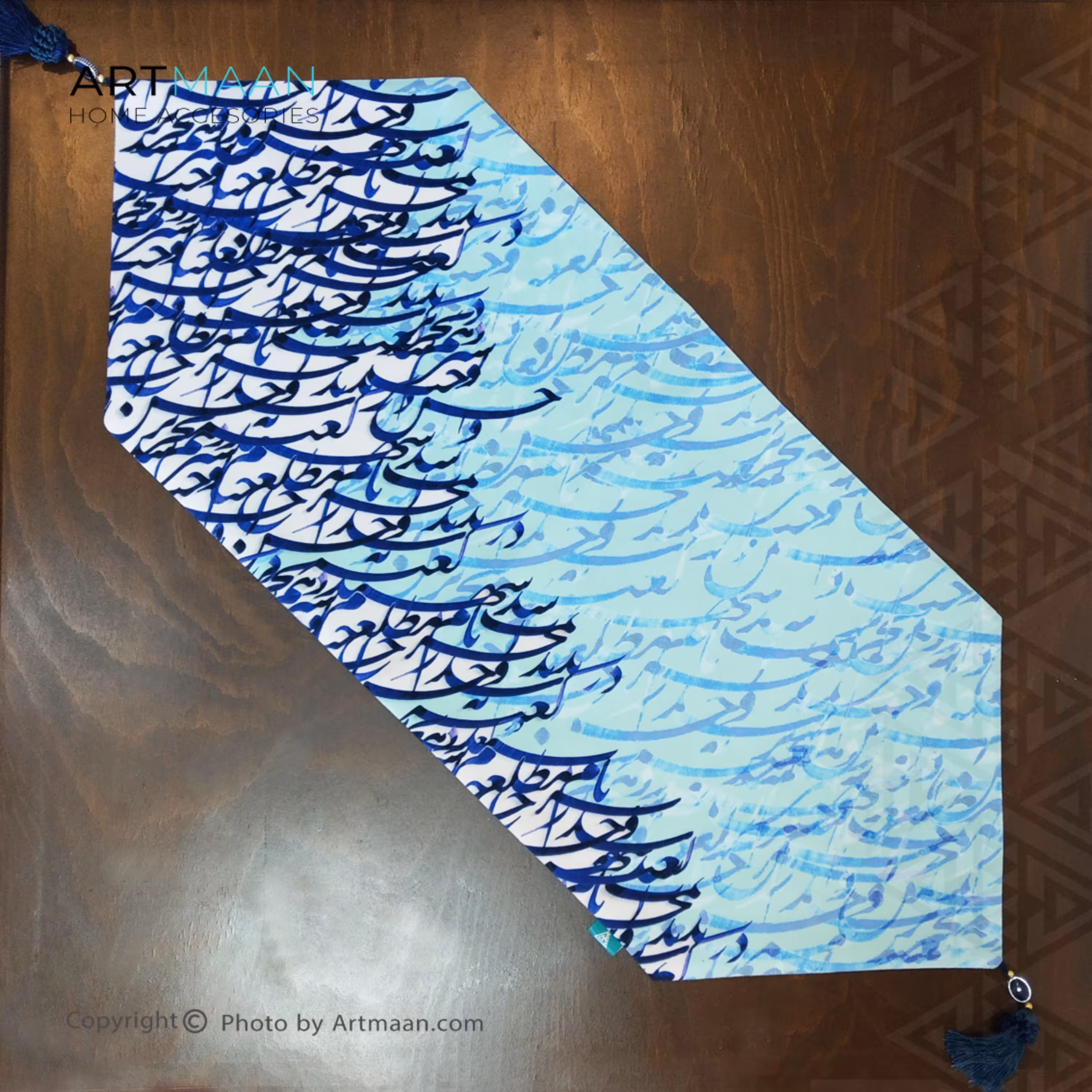 رانر مخمل آستر دار طرح کالیگرافی آبی خط سورمه ایی ( سایز 35.135 ) منگوله دار