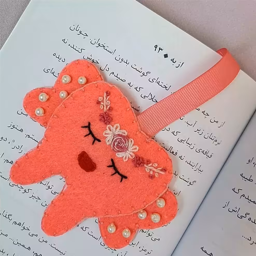 نشانگر کتاب نمدی ربان دار طرح فرشته در 3 رنگ