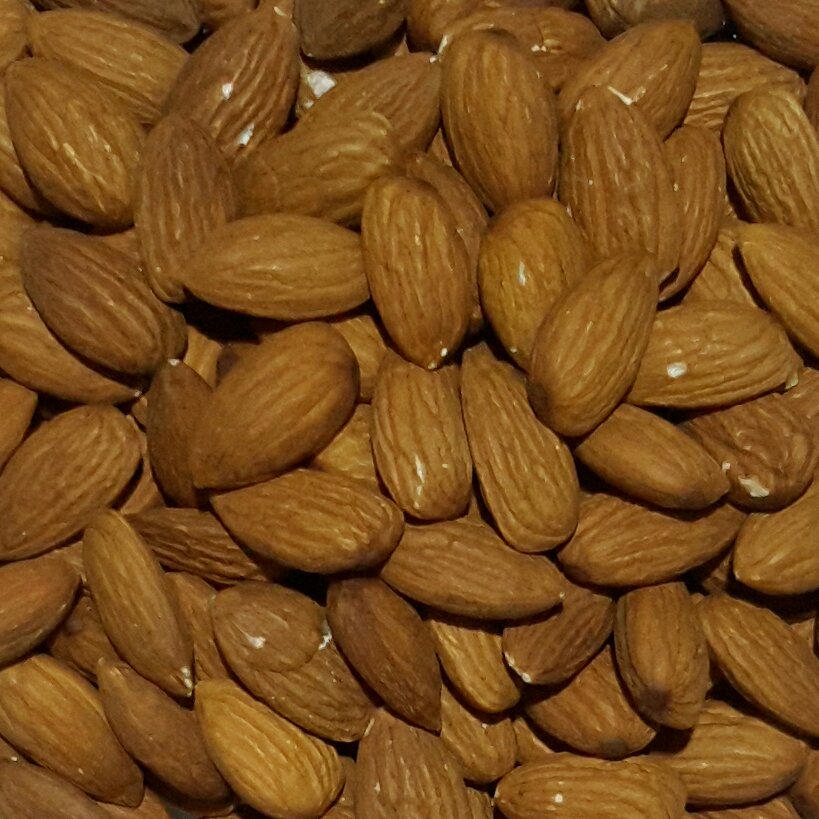 مغز بادام درختی خام - 300 گرمی - ارسال رایگان