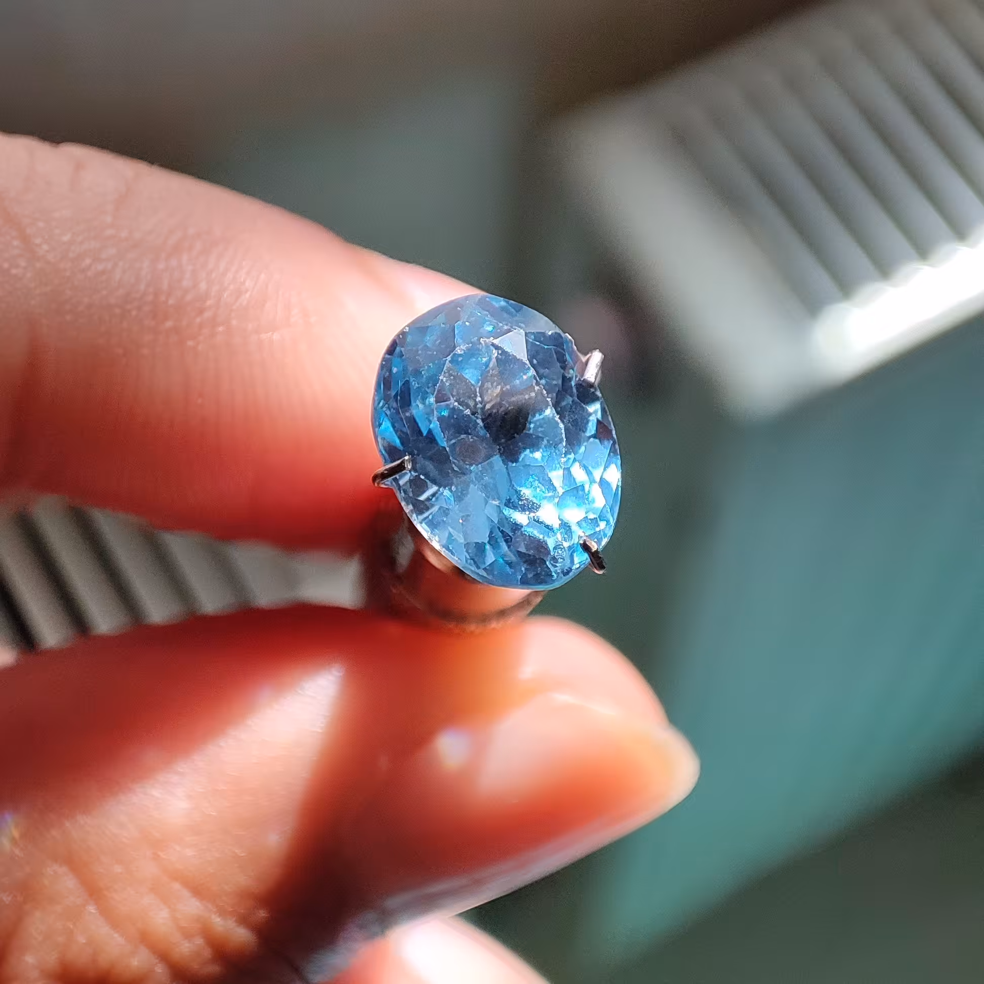 توپاز طبیعی خوشرنگ 3.8 قیراطی 