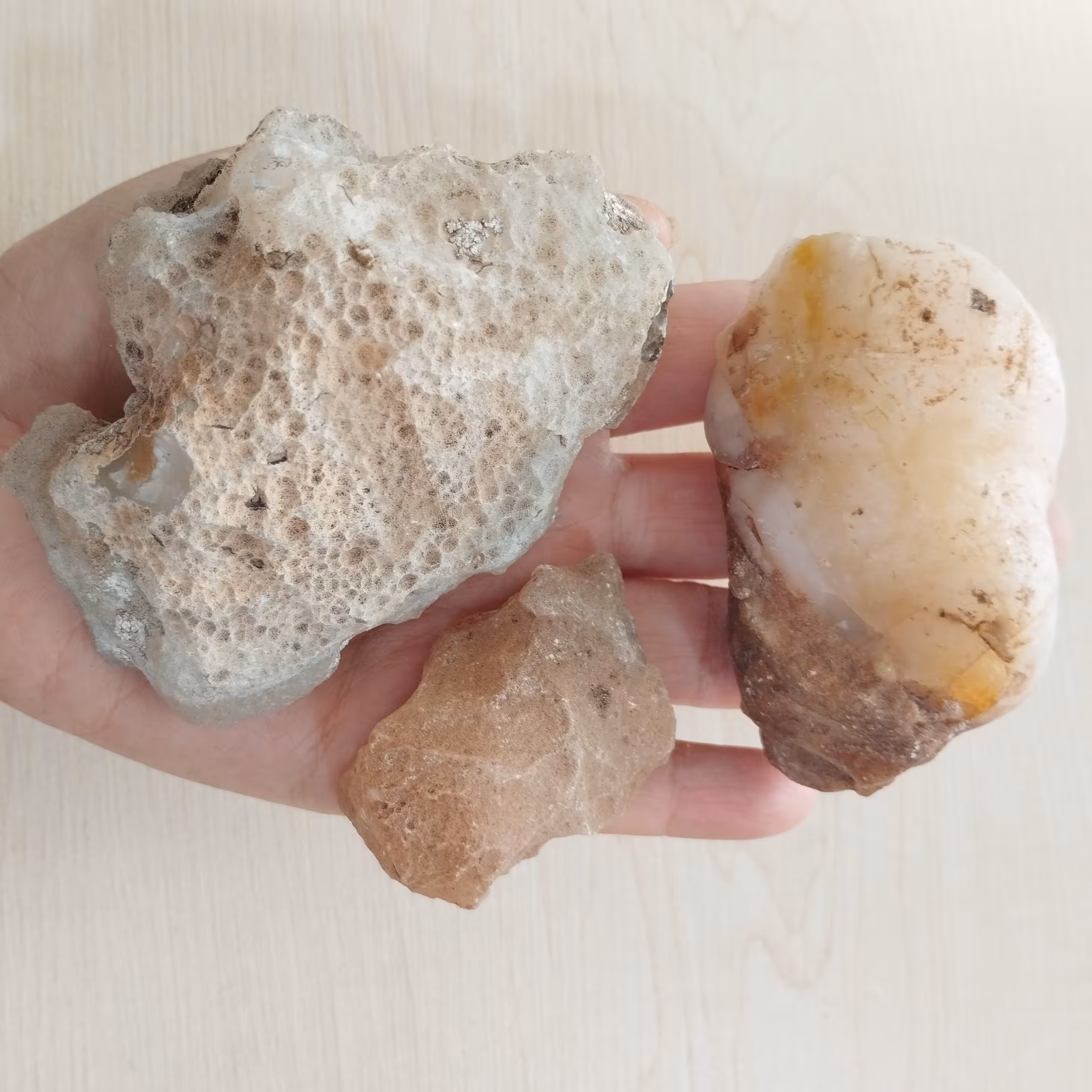  سنگ عقیق برش نخورده و سربسته سه عدد