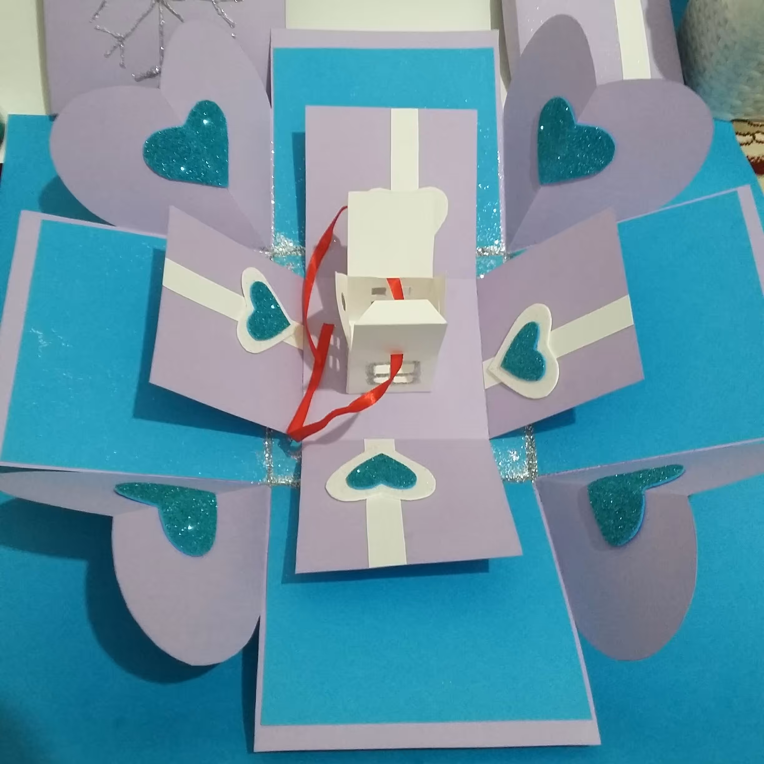 جعبه سورپرایز هدیه و کادویی سه لایه با جای عکس طرح زمستان