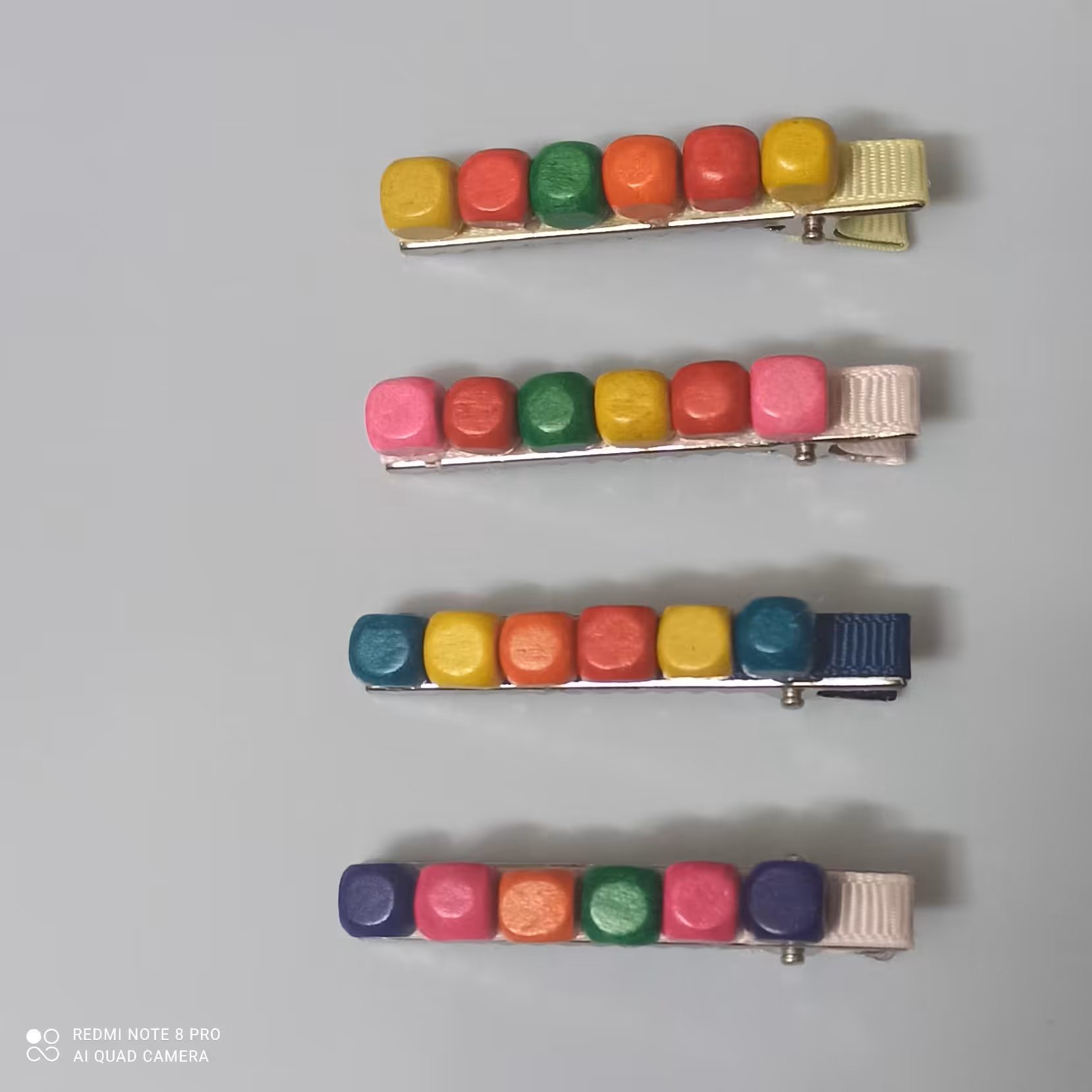 گیره رنگارنگ