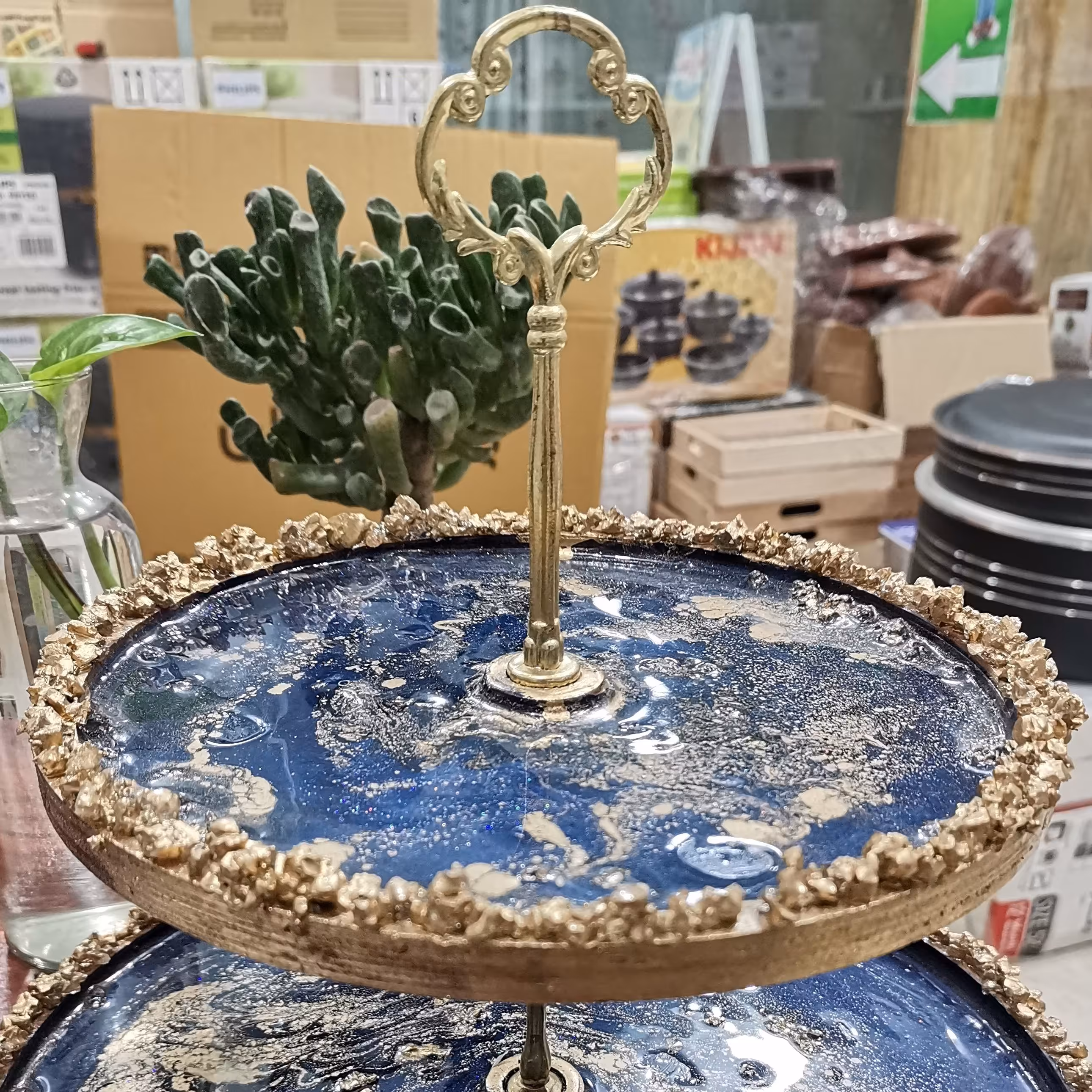 شیرینی خوری دو طبقه چوبی طرح رزین کاری کهکشان