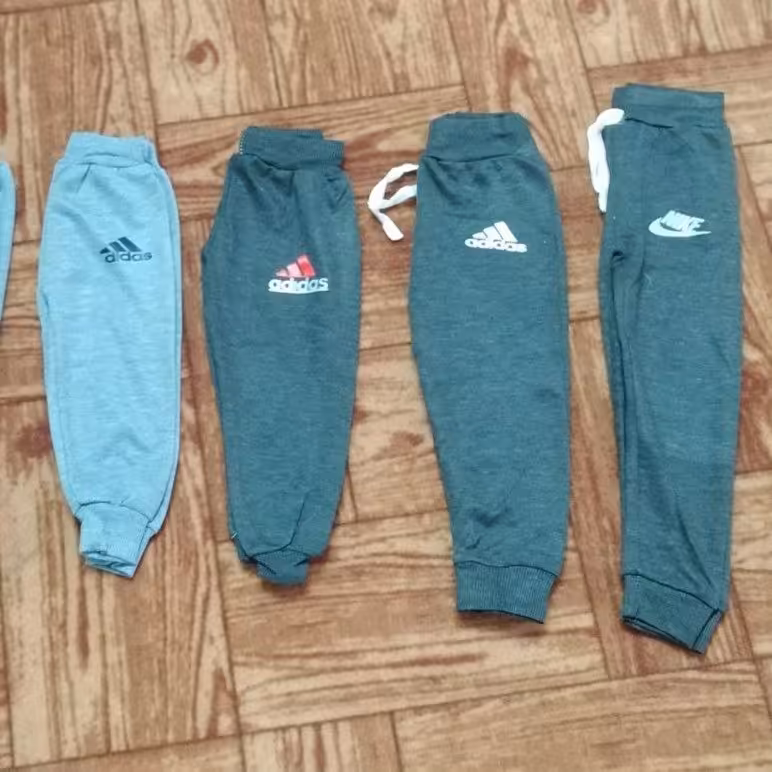 شلوار راحتی ملانژ پسرانه
رنگبندی تیره و روشن
#اسپرت #شلوار 
جنس: پشترویرا
رنگ بندی: ملانژ
سایز: 45،50،55
قیمت. 40تومان