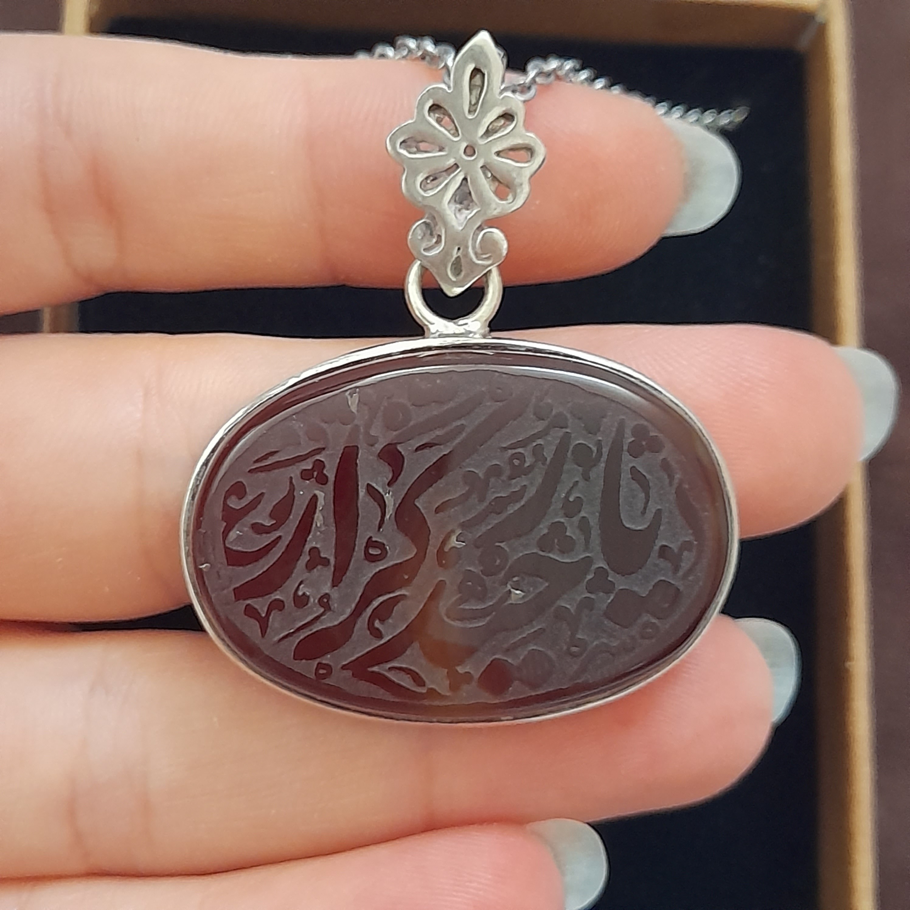 گردنبند عقیق سلیمانی با قاب نقره