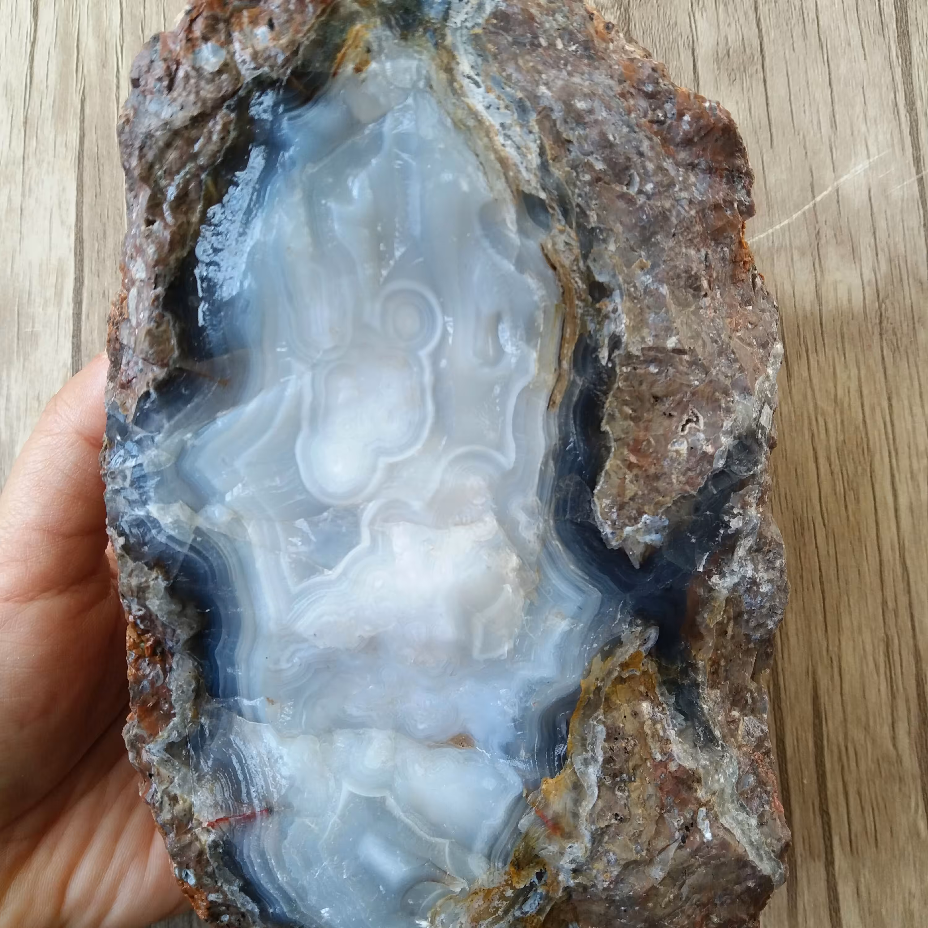 سنگ عقیق باباقوری سه پوسته و بسیار زیبا معدنی و اصل