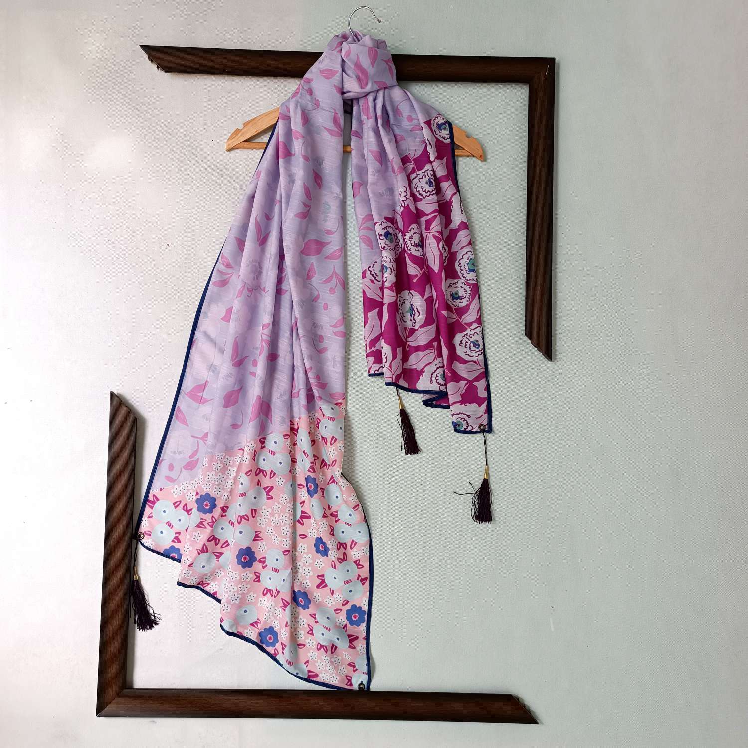 شال نخی طرح گل عروس منگوله دار