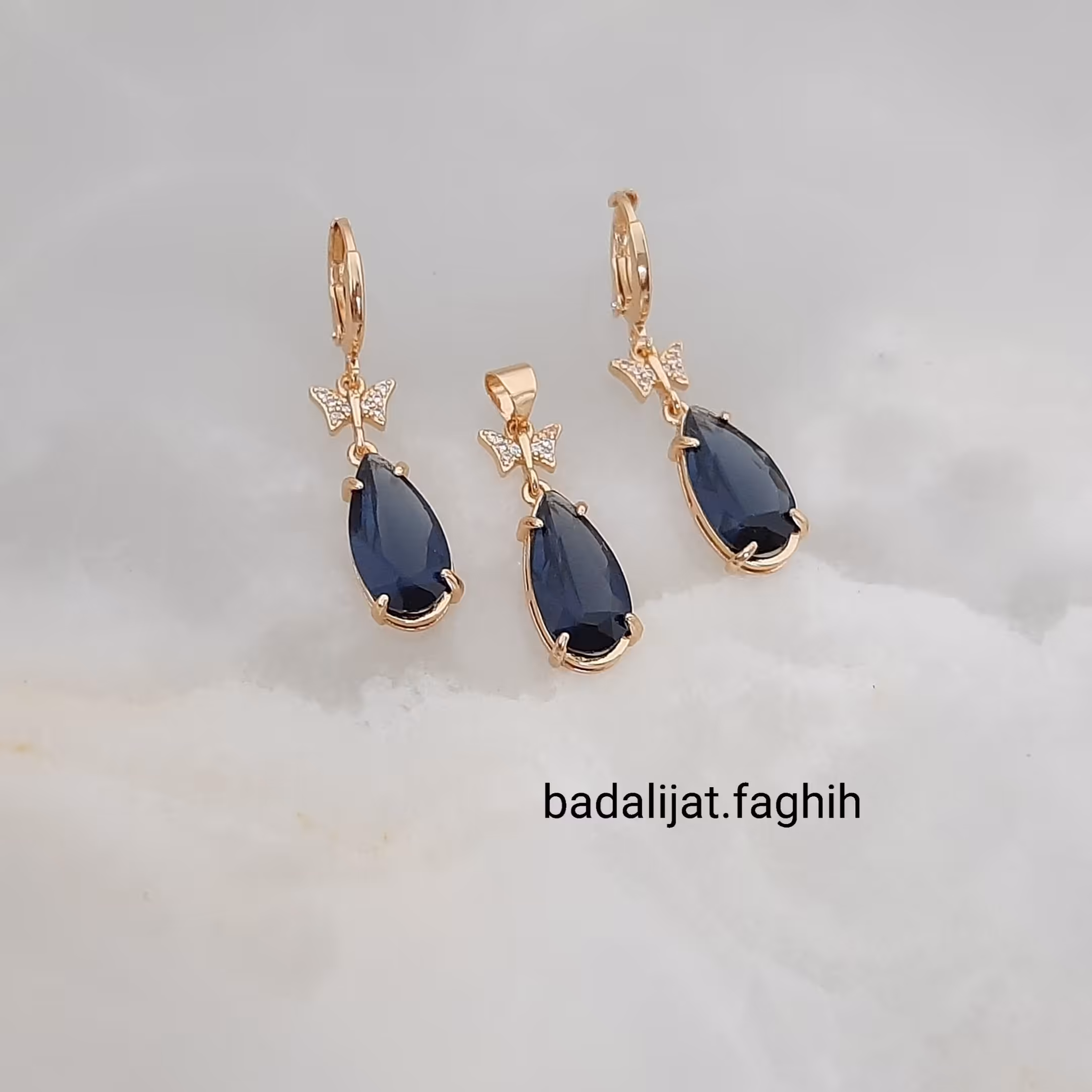 نیم ست جواهری یاقوت فوق العاده شیک آبکاری طلا شده و رنگ ثابت با کریستالهای درخشان 