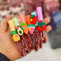 تینت لب طرح میوه ای در رنگ های جذاب با ماندگاری بالا و بدون ایجاد حساسیت 