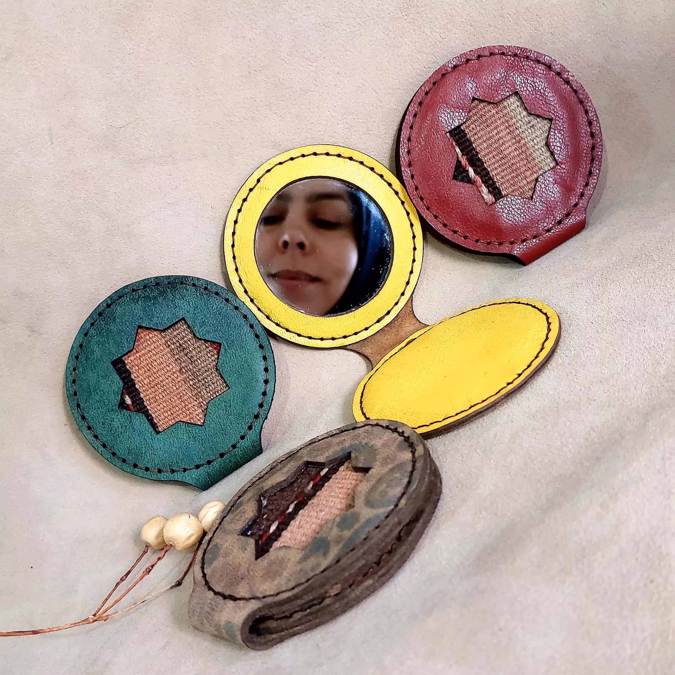 آیینه چرمی مگنتی،رنگ زرد