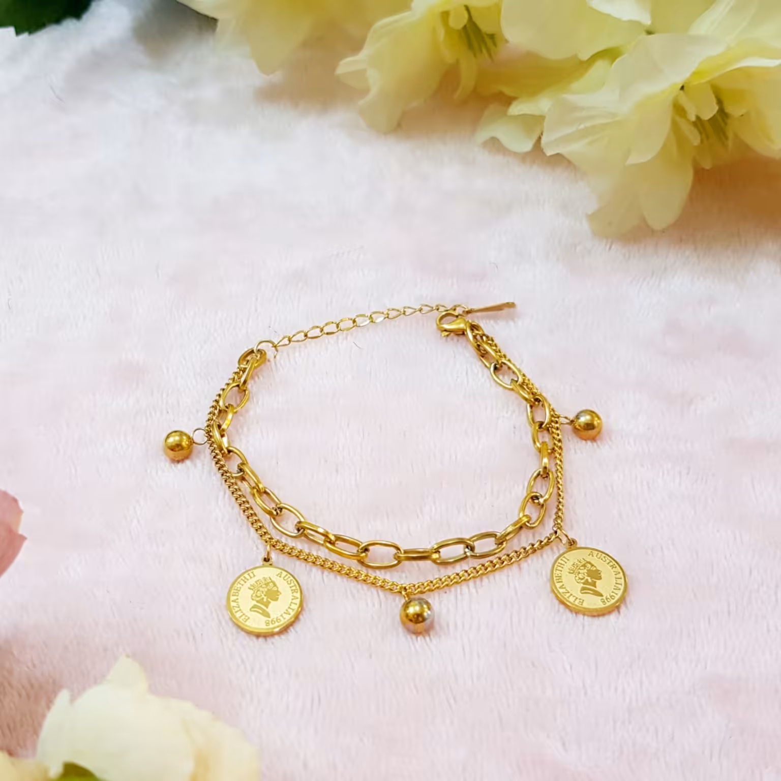 دستبند دو لاین آویزدار طرح سکه الیزابت و کارتیه بدلیجات زیورآلات اکسسوری