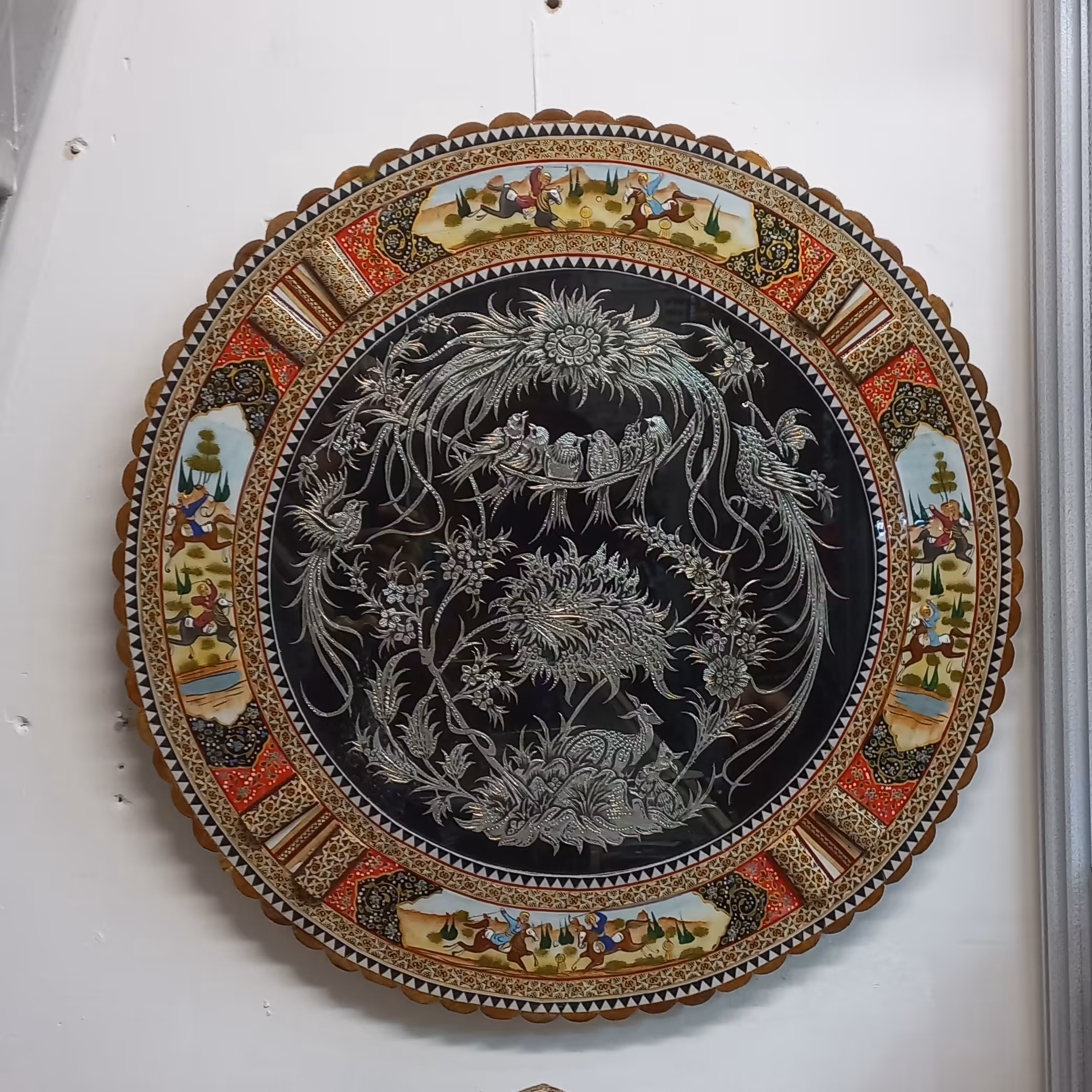 تابلو   قلمزنی گرد  طرح گنجشکان روی شاخه  با قاب نقاشی اسب و شکار