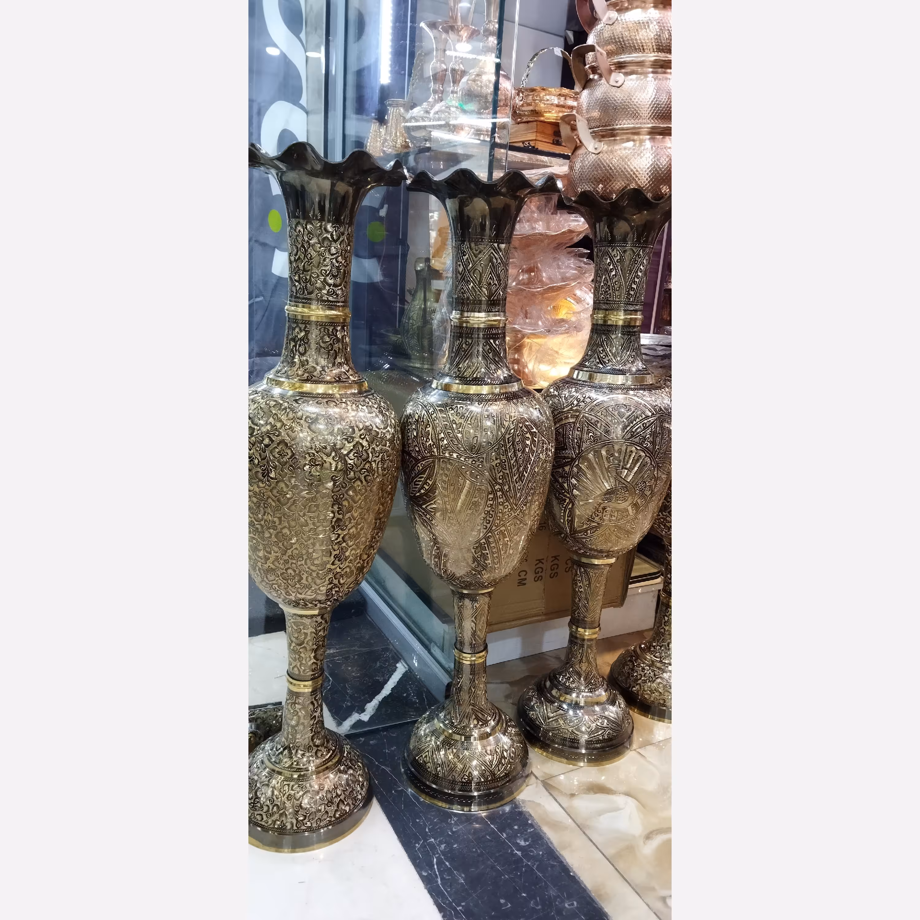 گلدان برنجی قلم زنی خارجی