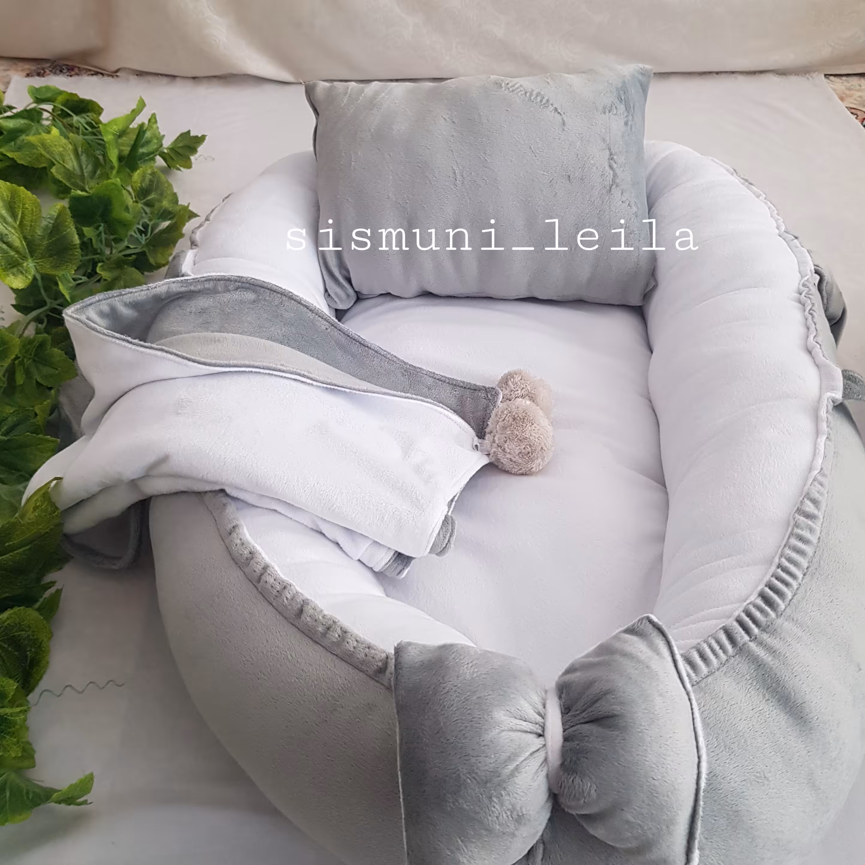 تشک گارددار و روانداز و بالشت دو رو مخمل(پس کرایه)