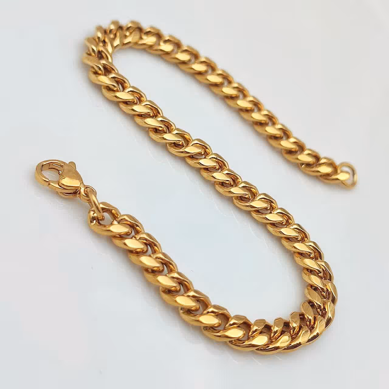 دستبند کارتیر با ابکاری 316 عیار 18 با کیفیت رنگ عالی و با کیفیت کد5