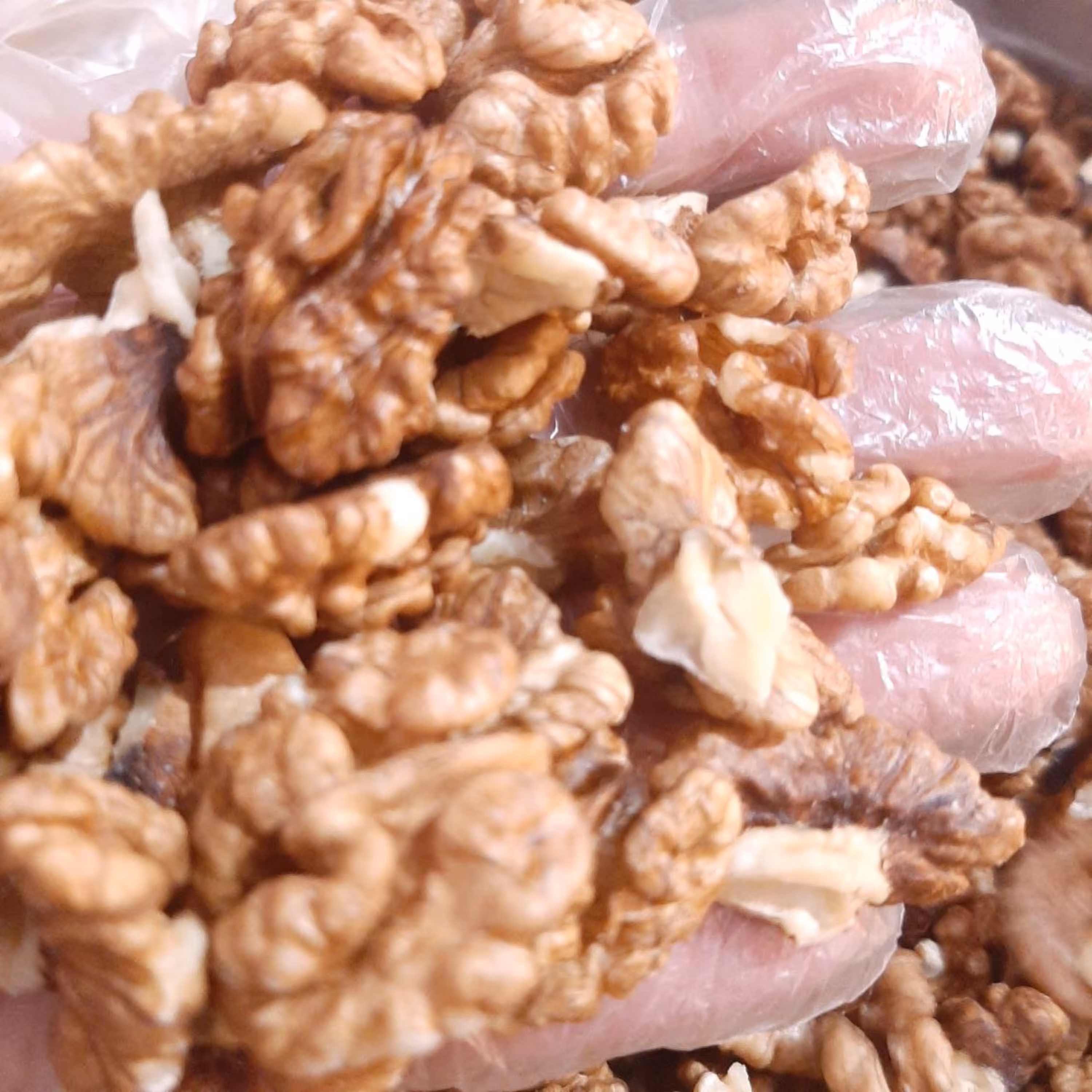 مغز گردوی ایرانی درجه یک مناسب صبحانه پر چرب ارسال رایگان غرفه زنبور گردو پوست