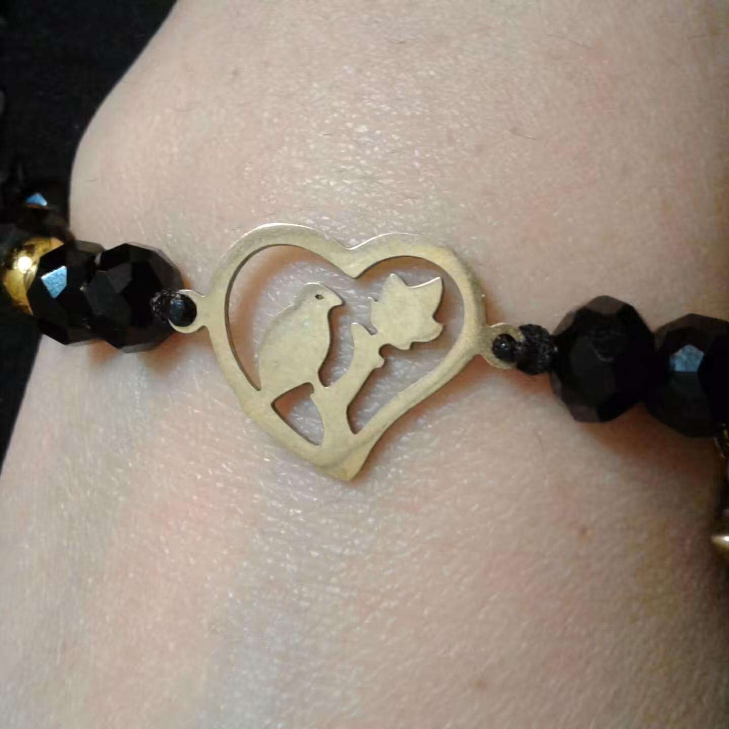 دستبند پرنده و شاخه قلبی شکل رنگ ثابت با کریستال مشکی و مروارید زرد