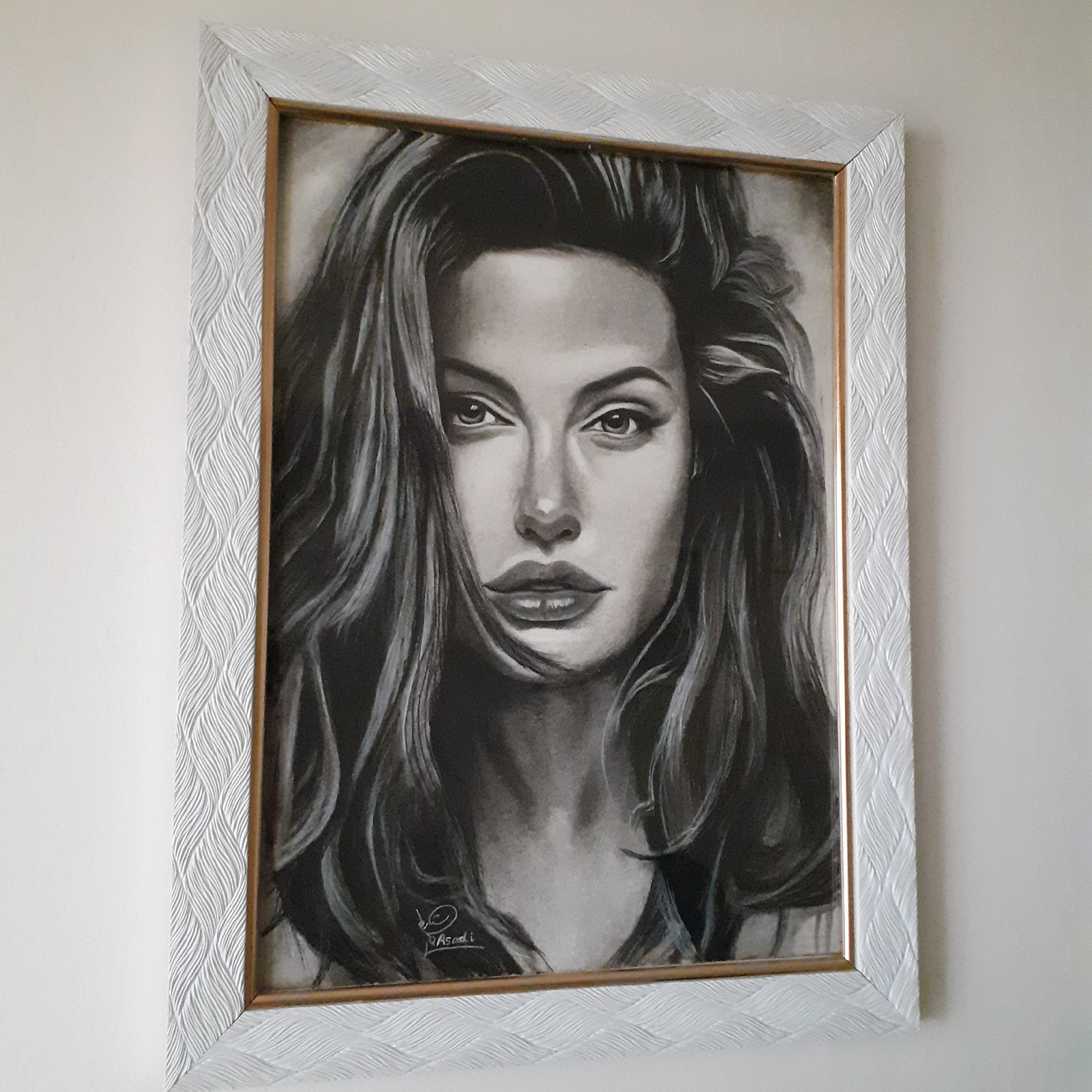 سیاه قلم روی کاغظ با ابعاد 30 در 40و وزن 800گرم قاب شده