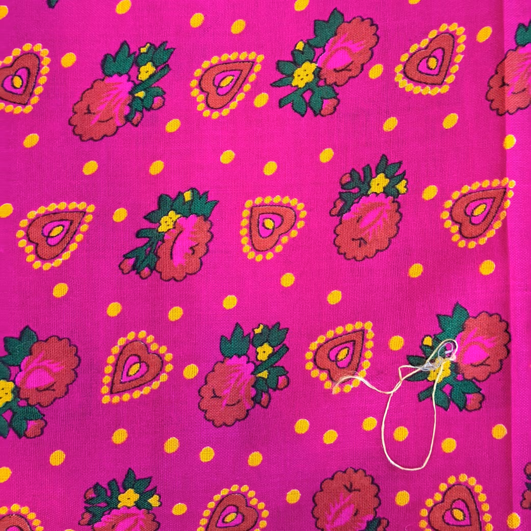 پارچه نخی گلدار