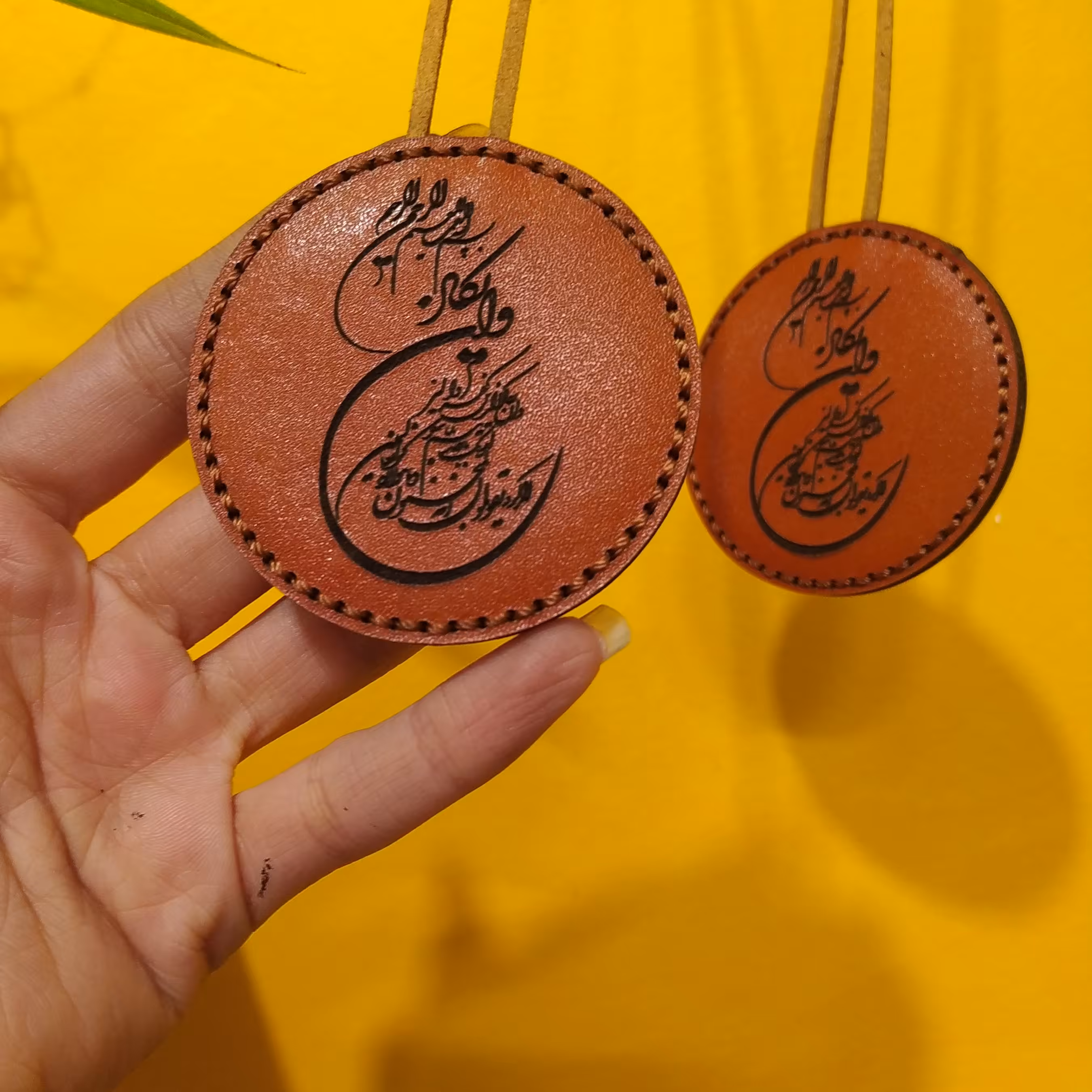 آویز چرمی وان یکاد
آویز ماشین محافظی در برابر چشم زخم