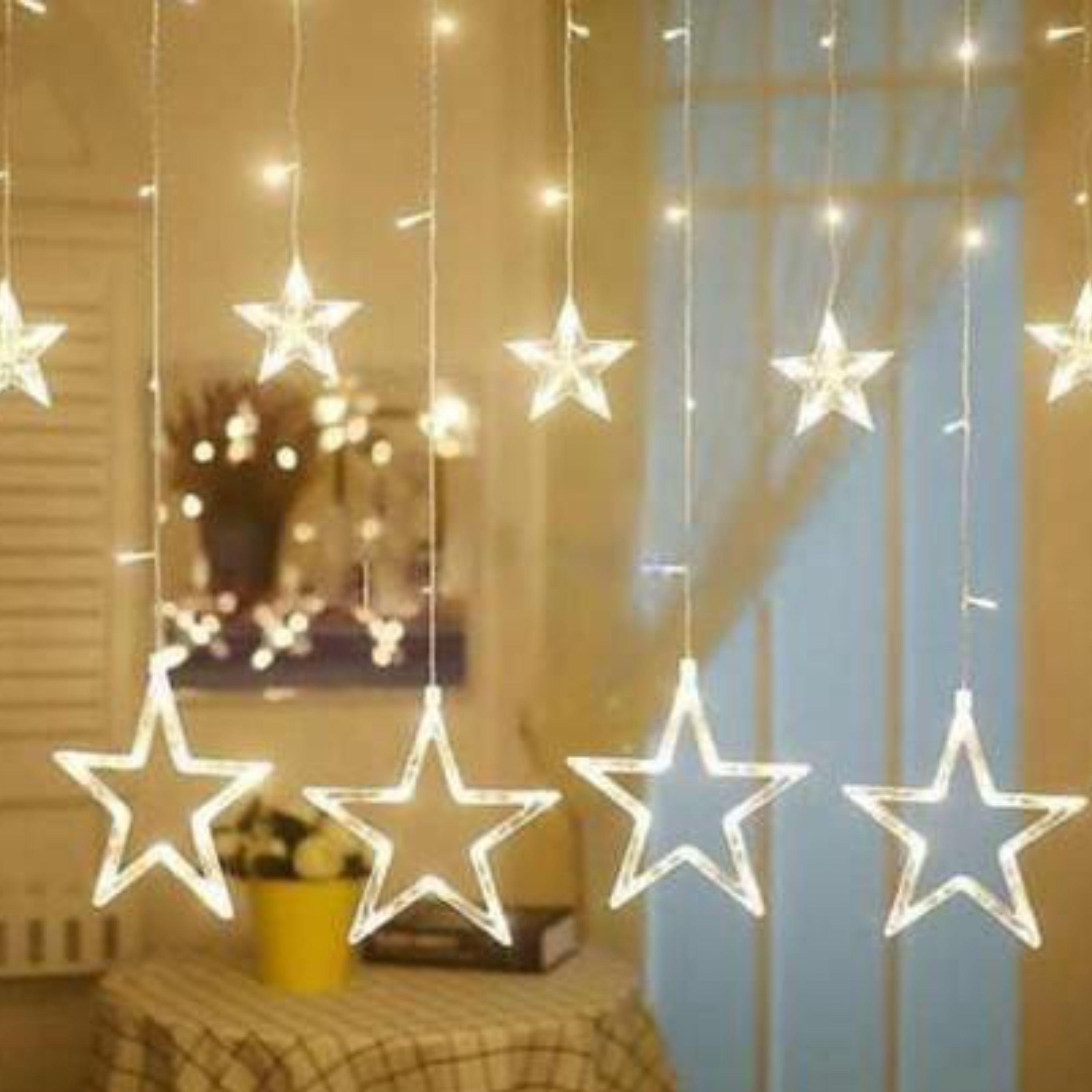 ریسه مدل ستاره ای بزرگ سه متری دارای 12 آویز 6 بزرگ و 6 کوچک ریموت دار 8 حالته   دارای ریموت کنترل روی سیم ریسه برای تع