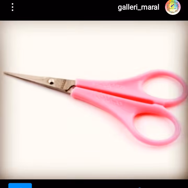 قیچی ابرو دسته صورتی