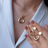 نیمست طرح سوفیا از برند  ژوپینگ، روکش طلا، رنگ ثابت، ضد حساسیت