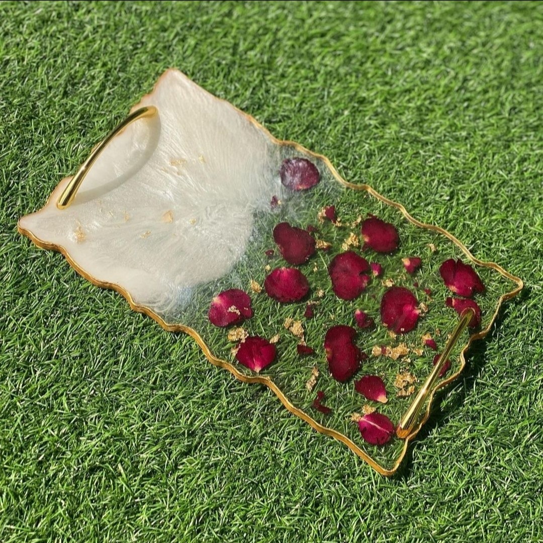 سینی رزینی با گل رز