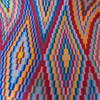 روی مبلی تک نفره