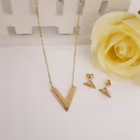 نیمست کد8395 طرح طلا. استاینلس استیل. آبکاری طلا. رنگ ثابت.ضدحساسیت