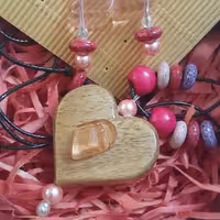 گردنبند و گوشواره، رولباسی چوبی ، قلبی با تزئین سنگ سوارسکی با گوشواره سوارسکی