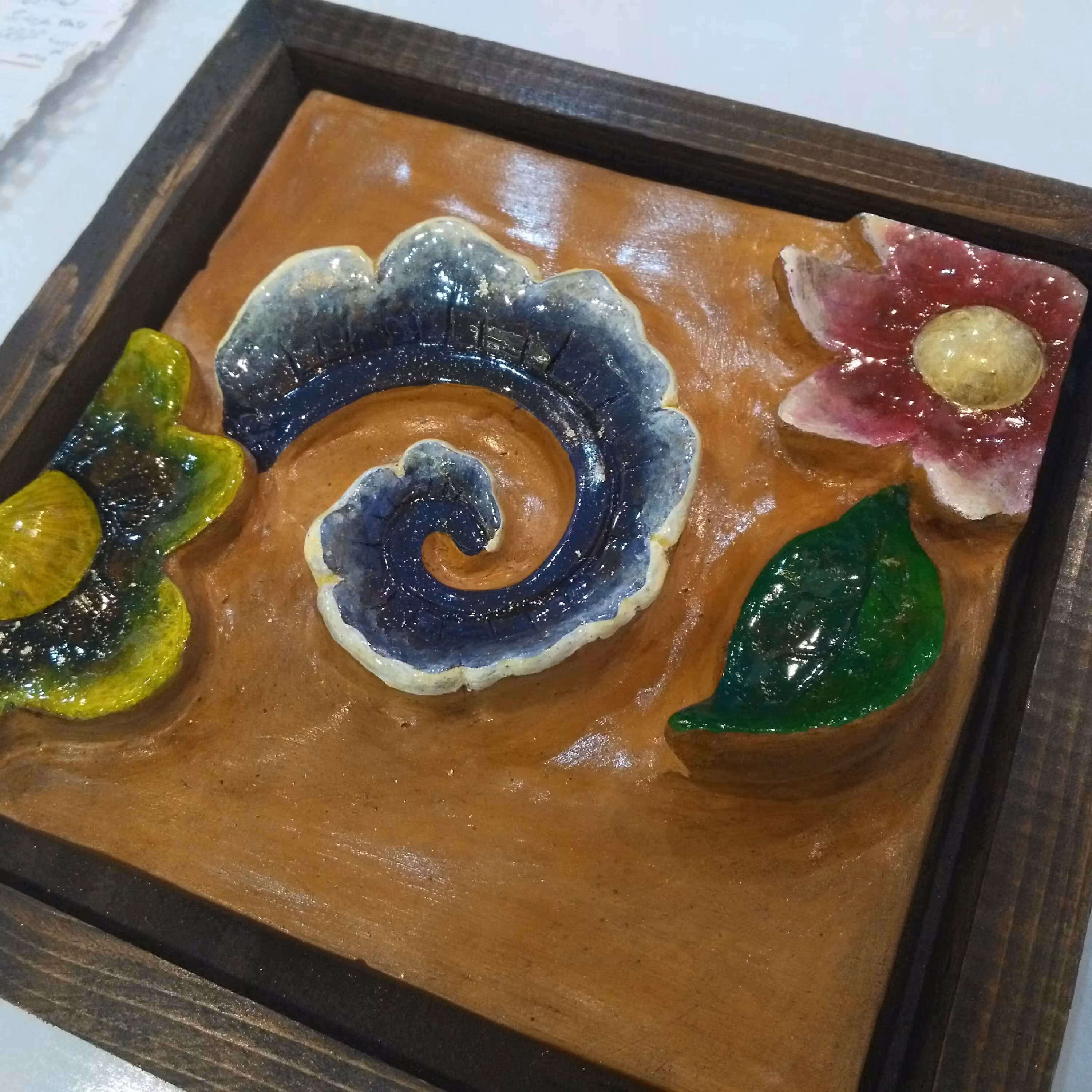 سفال نقش برجسته دکوراتیو