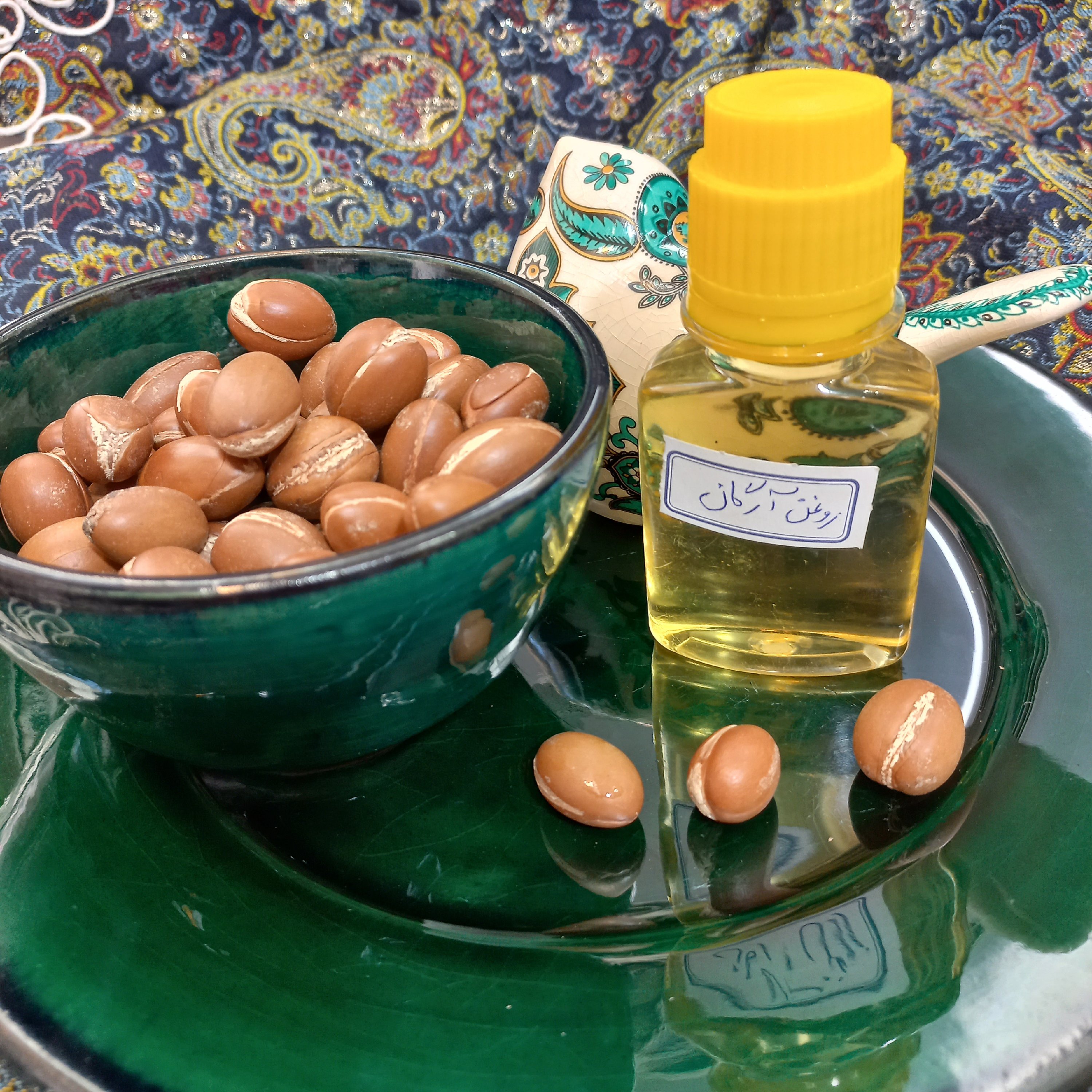 روغن آرگان.اصل و خالص60cc .خوش عطر و خوش رنگ.مناسب پوست ومو.ناخن.مرطوب کننده لب.ضدپیری.درخشش پوست .حالت دهنده مو