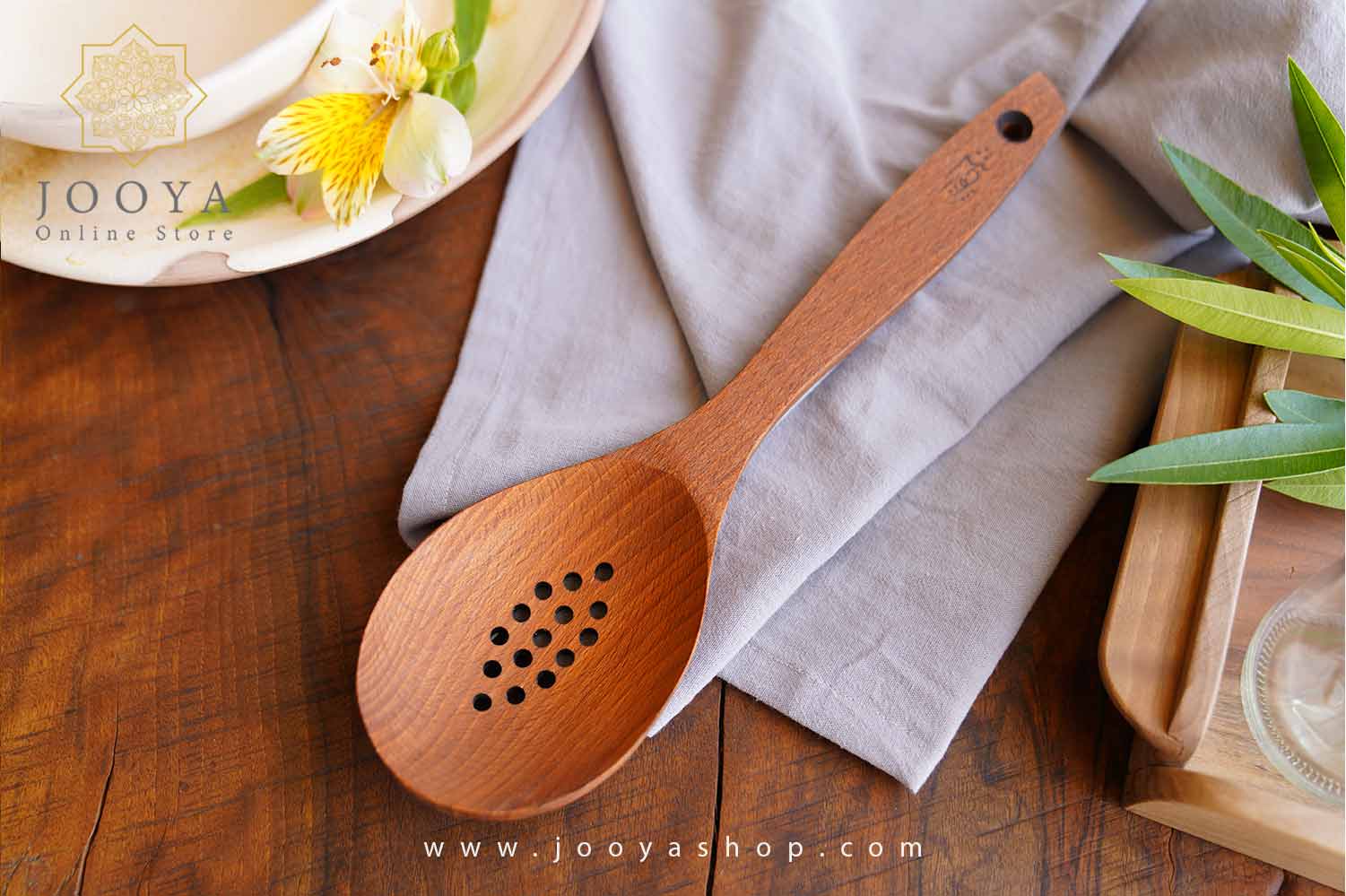 قاشق چوبی خورشتی سوراخ دار
