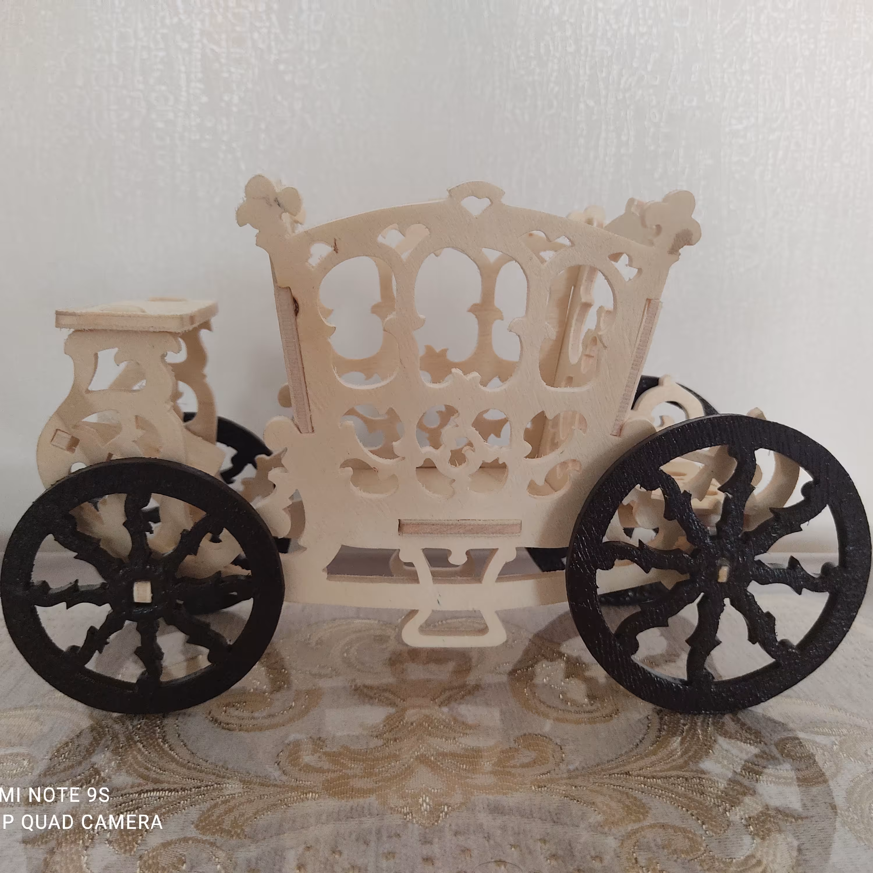 کالسکه تزئینی معرق