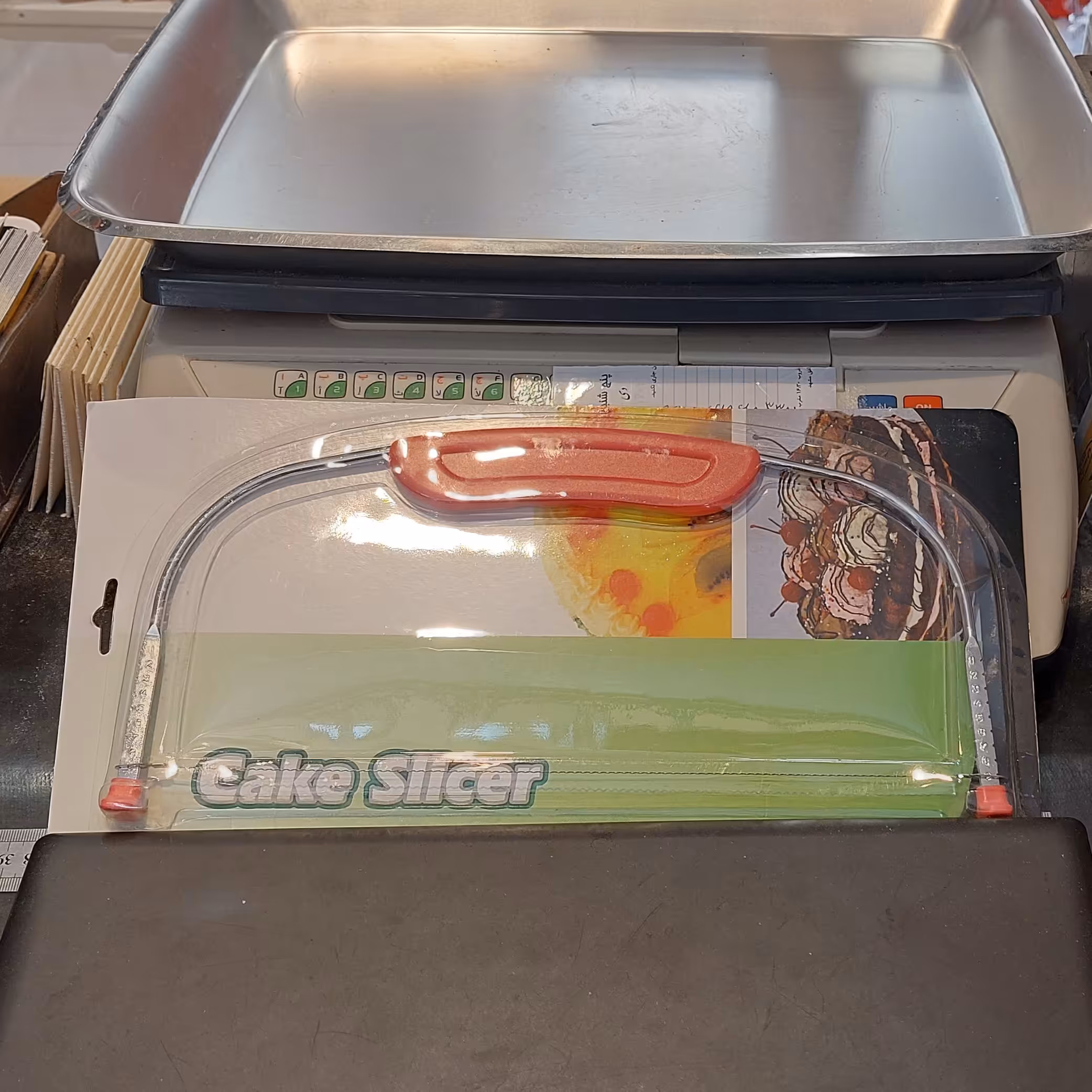 اره برش کیک جهت فیلینگ کردن یا خامه کشی و . (پس کرایه)