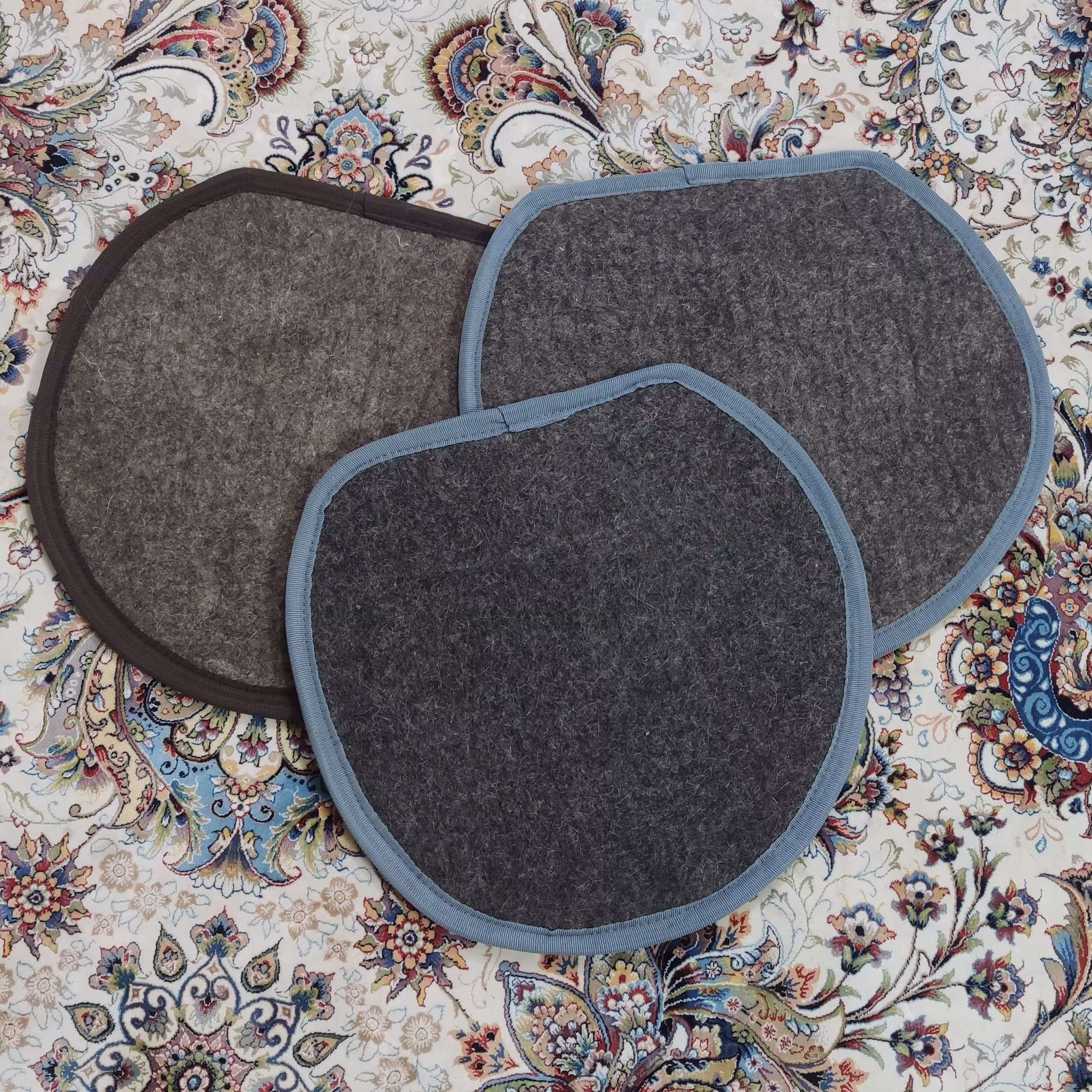 نشیمن پشم گوسفند اصل ( نشیمن رو صندلی نمد پشمی)