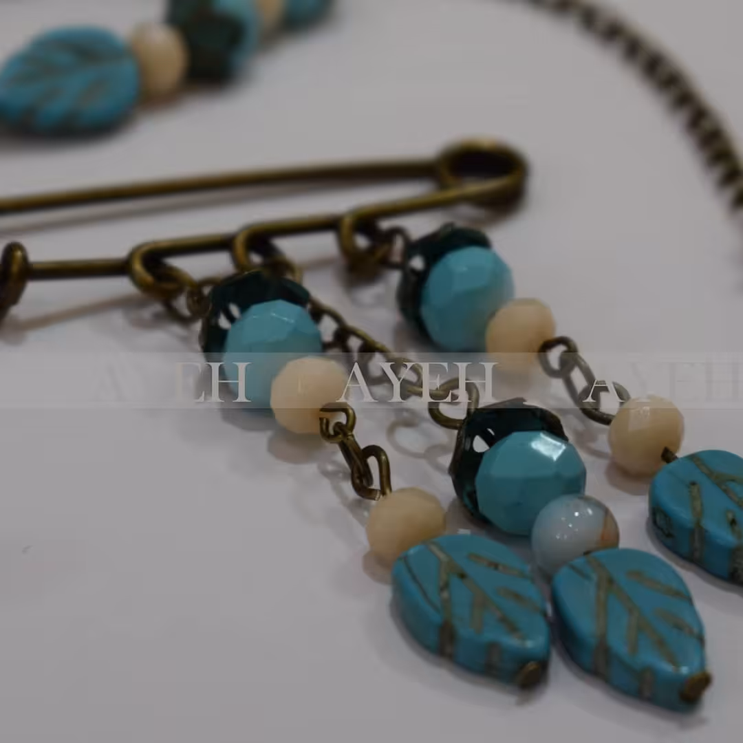 ست سنجاق و دستبند برنجی با ترکیب رنگ  فیروزه ای و کرمی