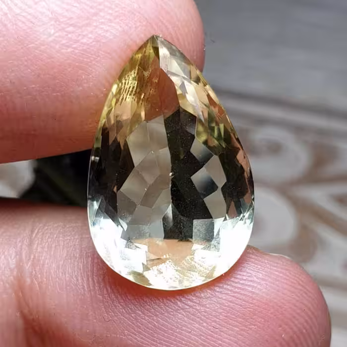  نگین فوق العاده زیبای سیترین آفریقایی پاک و خوش رنگ اصل معدنی با وزن 13 قیراط
کد 26171