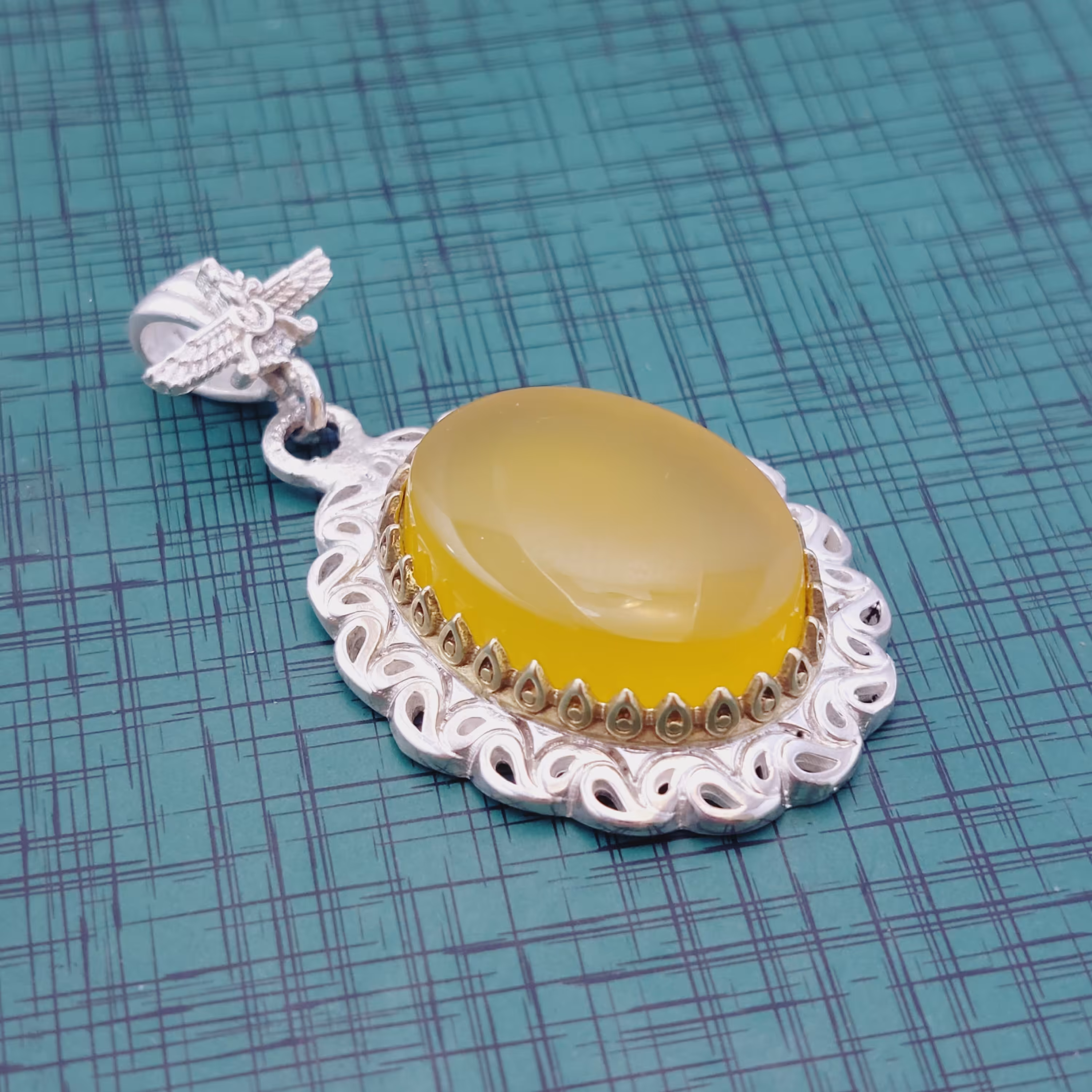 گردنبند و مدال