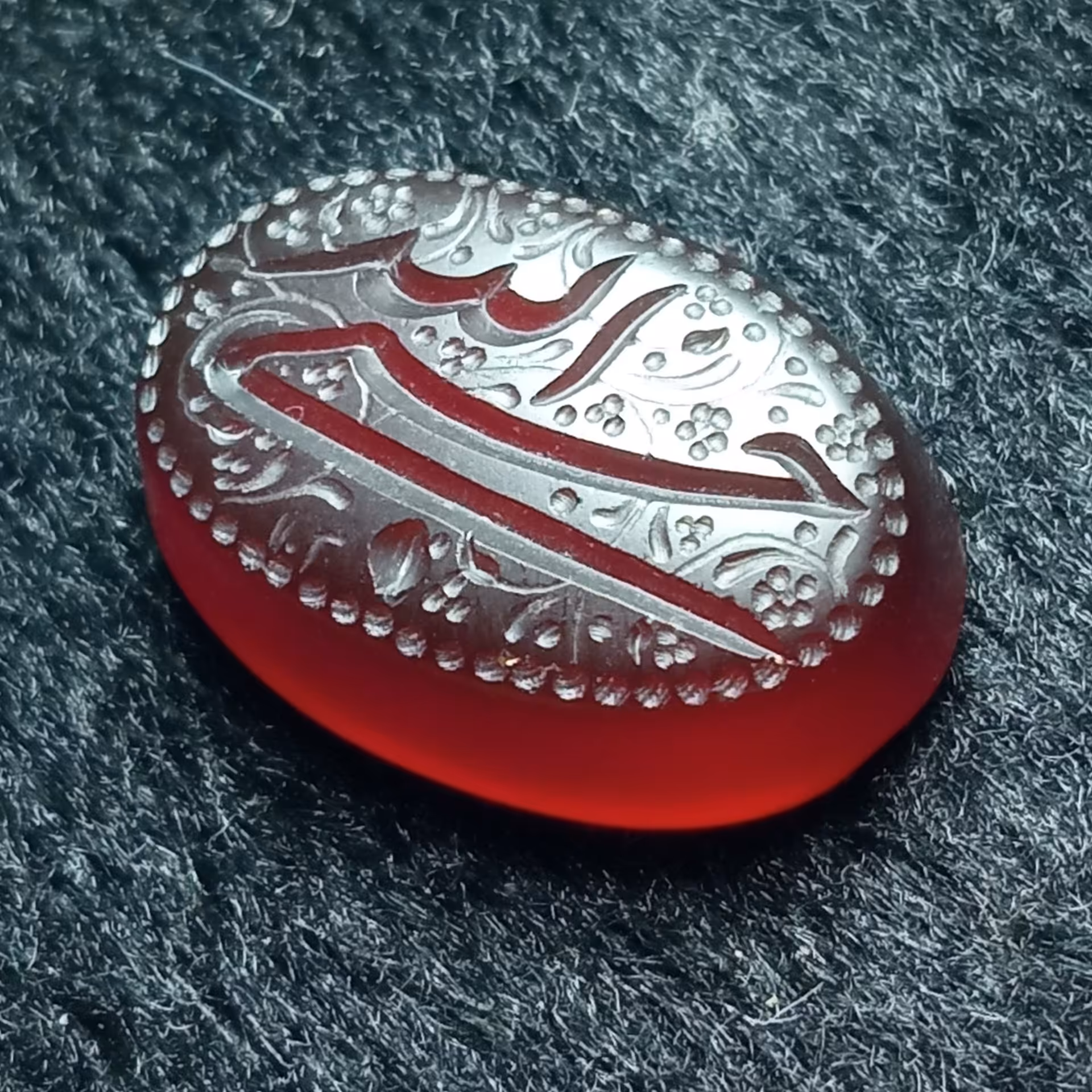 نگین عقیق حکاکی شده به ذکر حسبی الله بسیار عالی