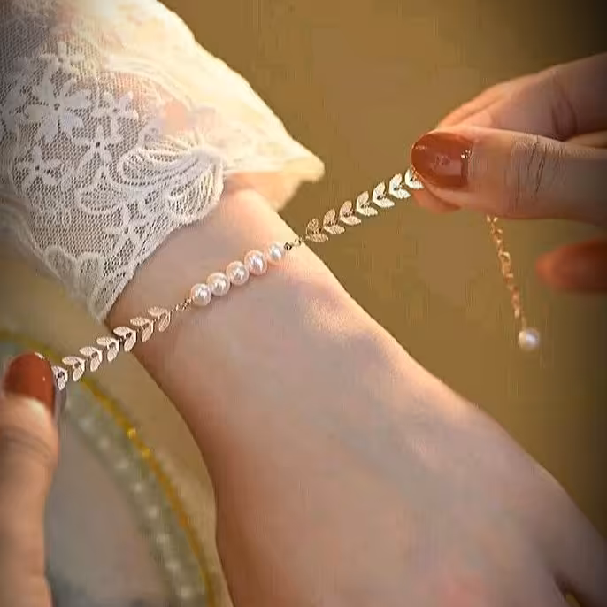 دستبند گندمی با مروارید پرورشی-ارسال رایگان مهرک