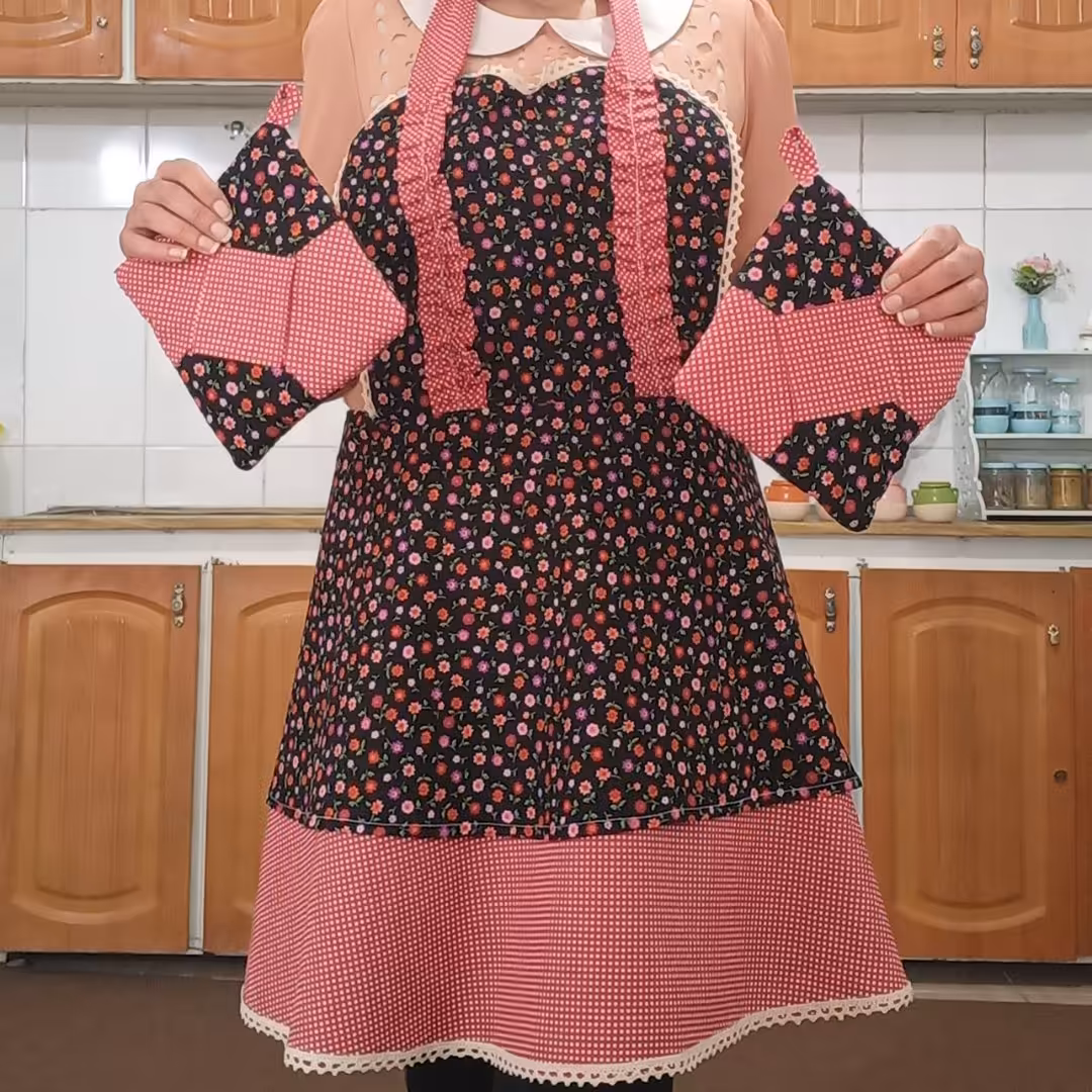 پیشبند قلبی و دستگیره پاپیون