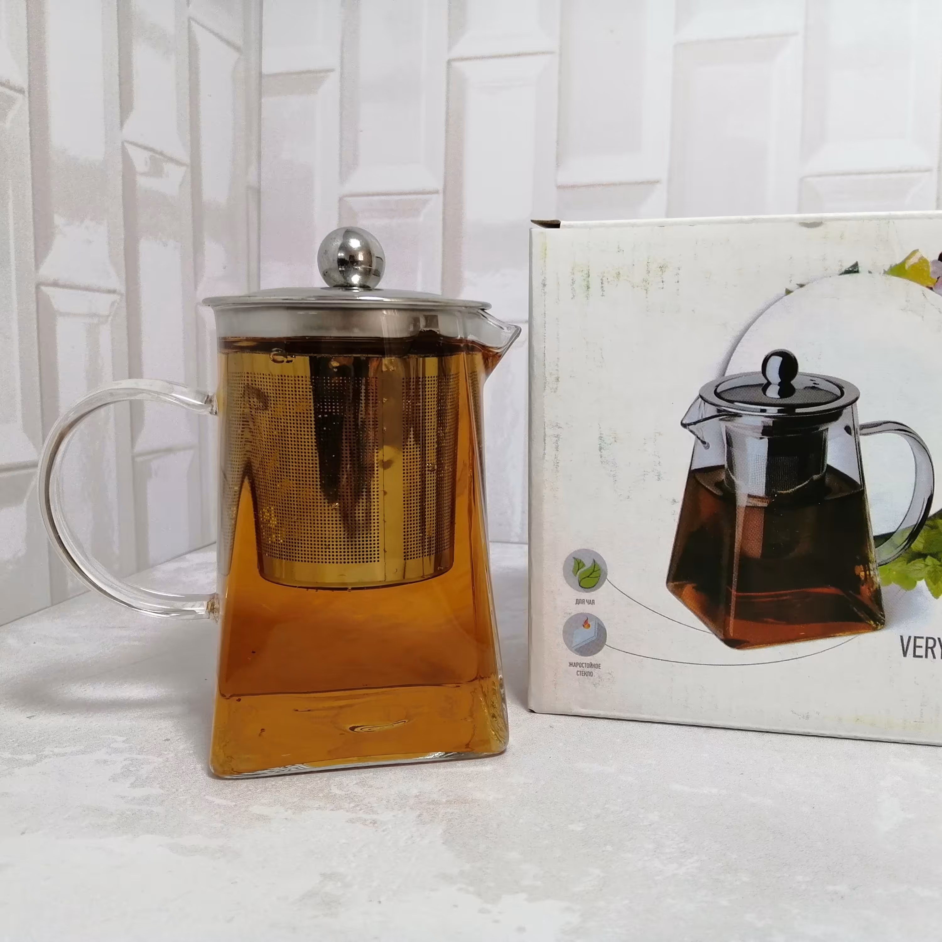 قوری پیرکس مربع 550سی سی دارای جعبه کادوئی دارای صافی استیل 