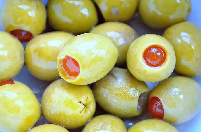 عکس زیتون پرورده تازه با کیفیت | گرافیک با طعم تربچه